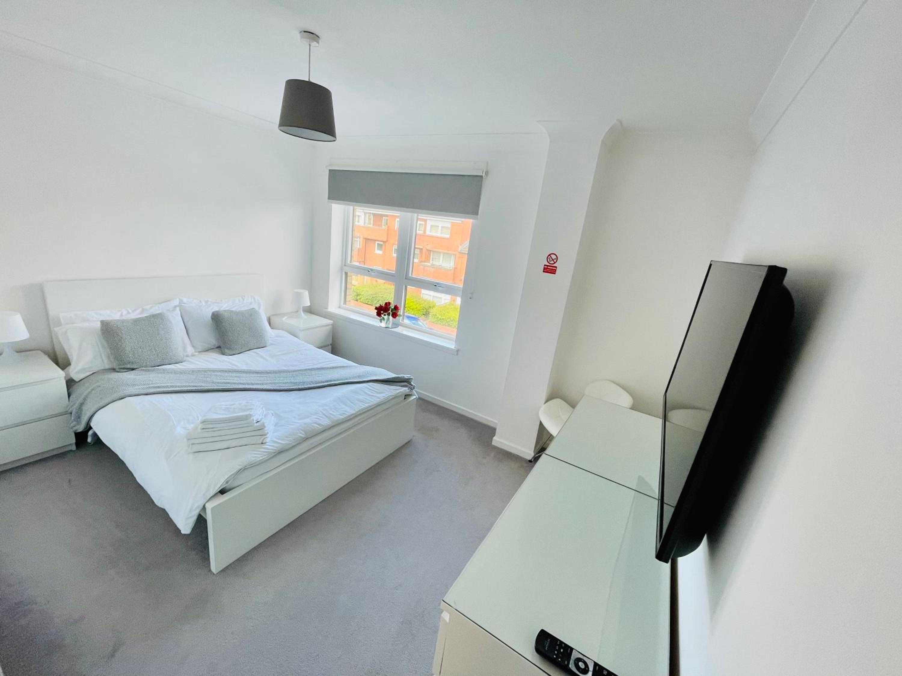 Modern 2 bedroom Apartment Near City Centre