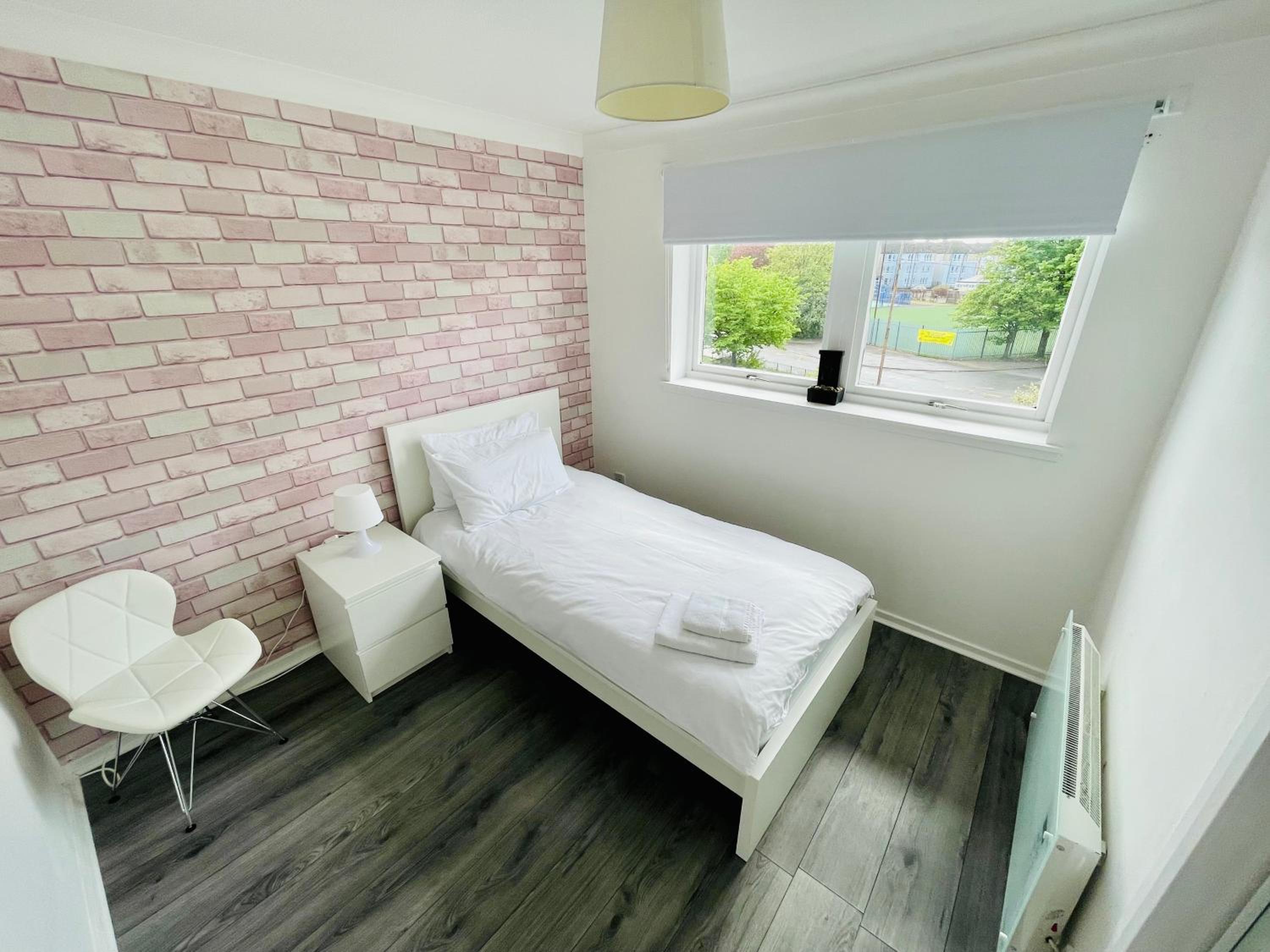 Modern 2 bedroom Apartment Near City Centre
