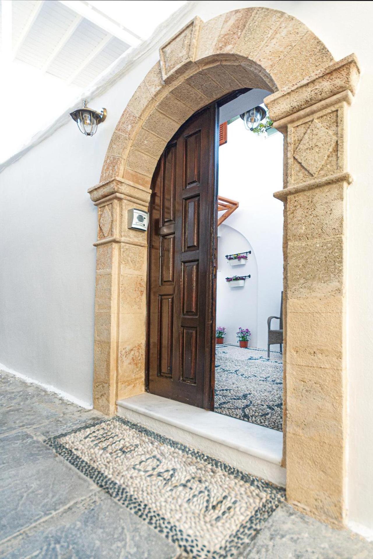 Hotel Villa Dafni - Lindos - Image 1