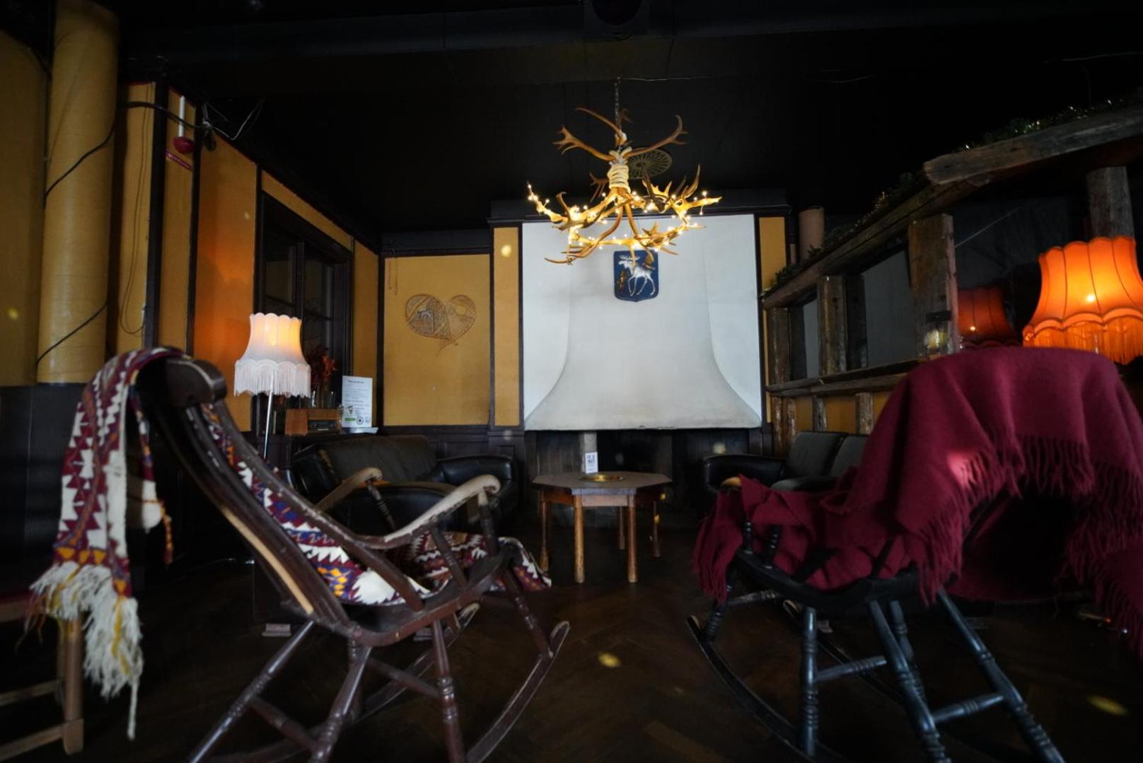 Le Ski Lodge & Steakhouse