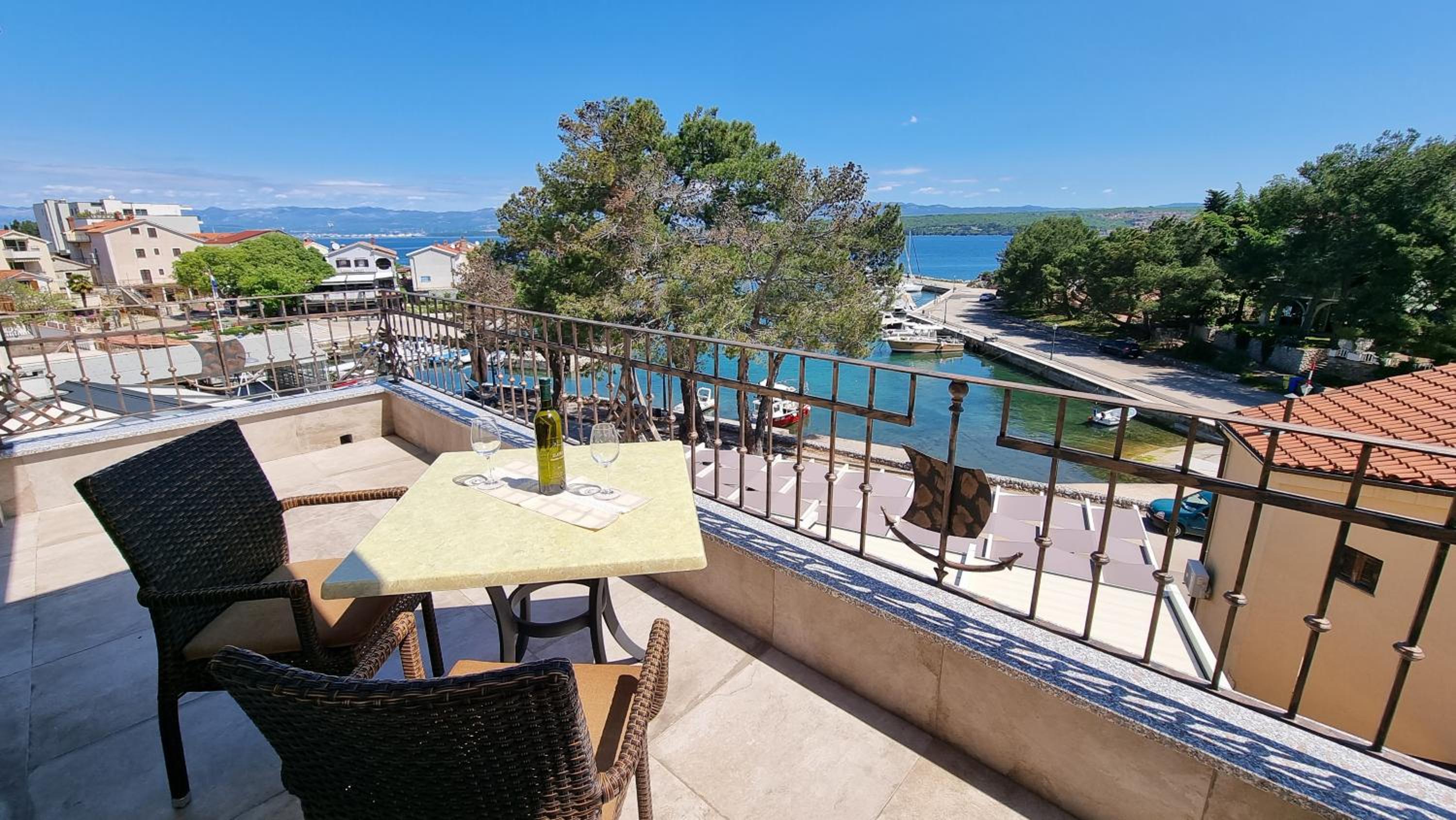 Boutique Resort Villa VISTA view 3