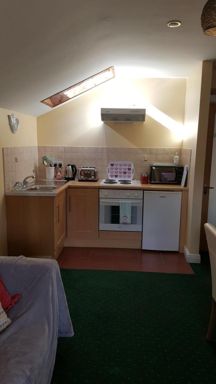 Eamonns Cosy B&B Private Parking view 4