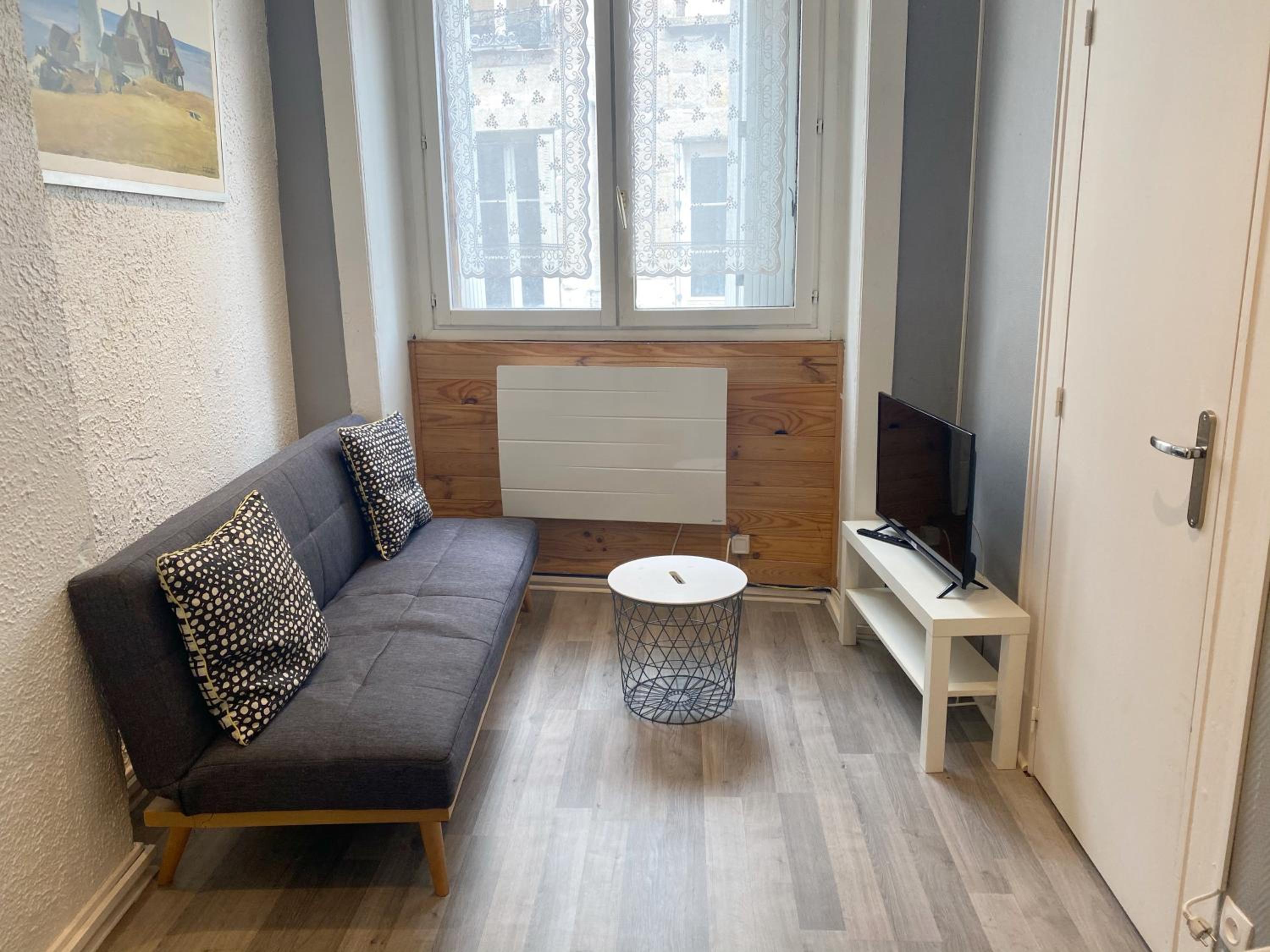 010 CHIC & COSY F1 29m2 HYPERCENTRE WIFI SMART TV NETFLIX
