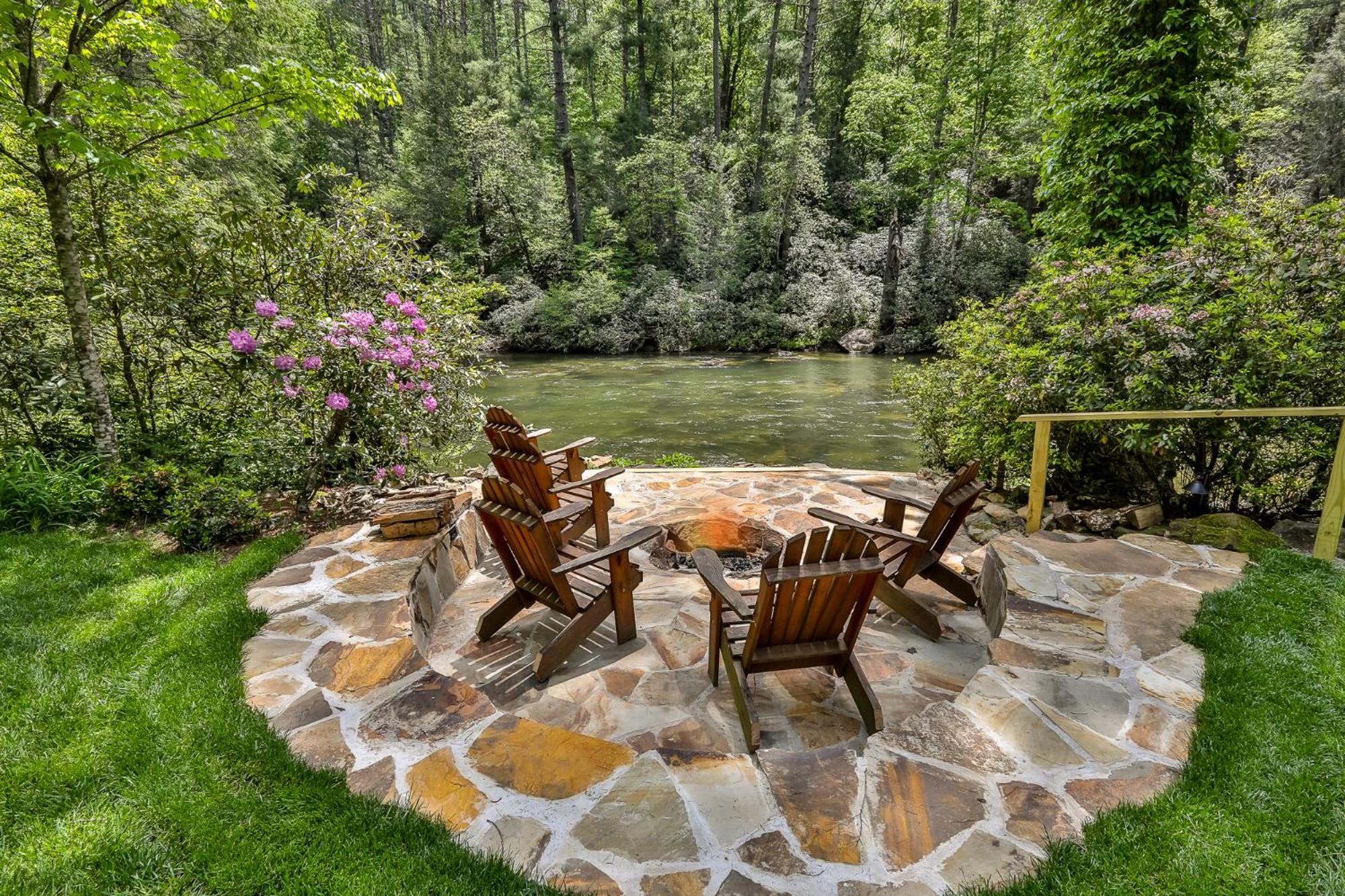 PICK's RIVERSIDE RETREAT view 5