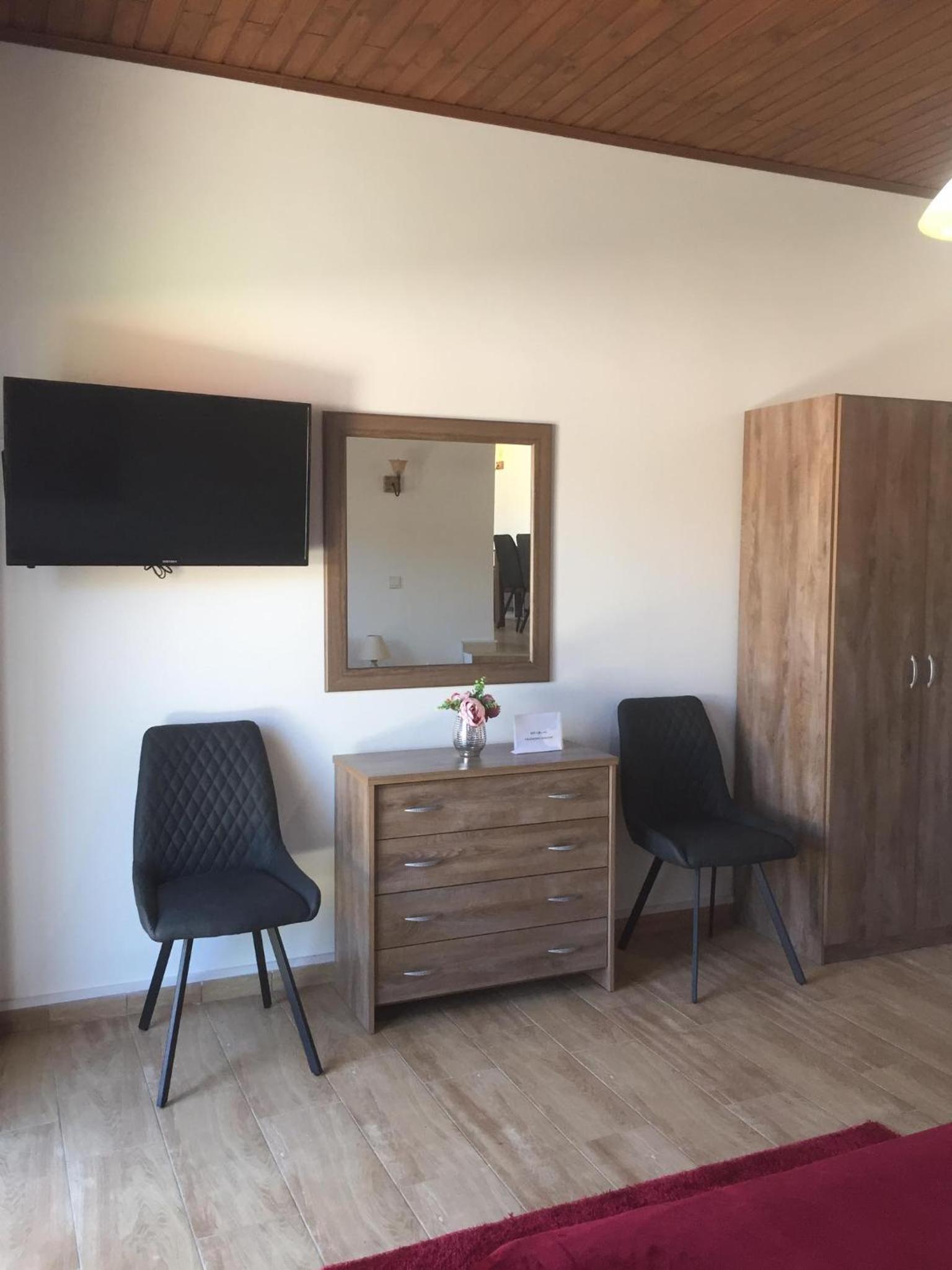 Love Holiday Suite 1