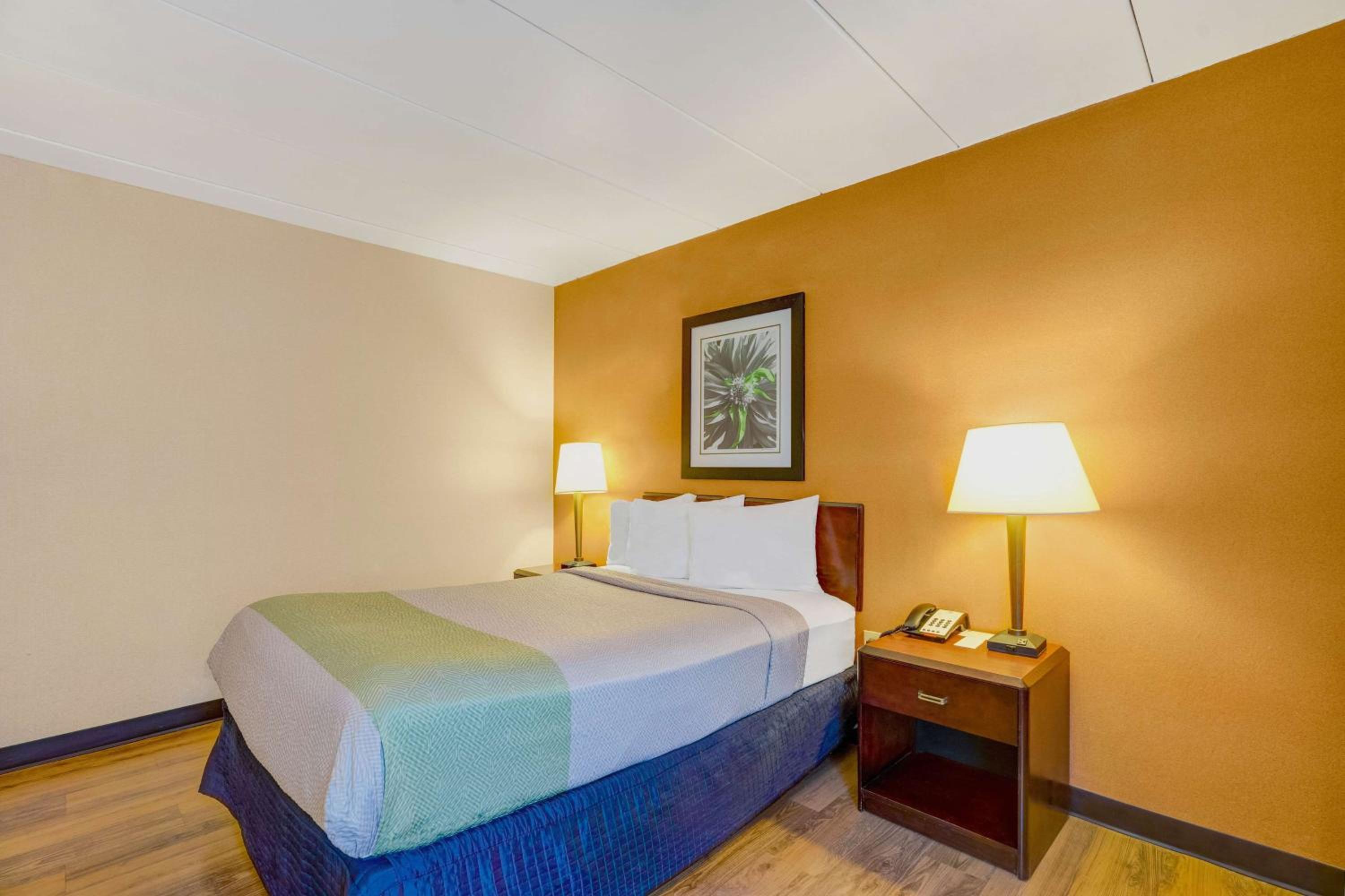 Milford Vacations - Motel 6-Milford, CT - Property Image 45