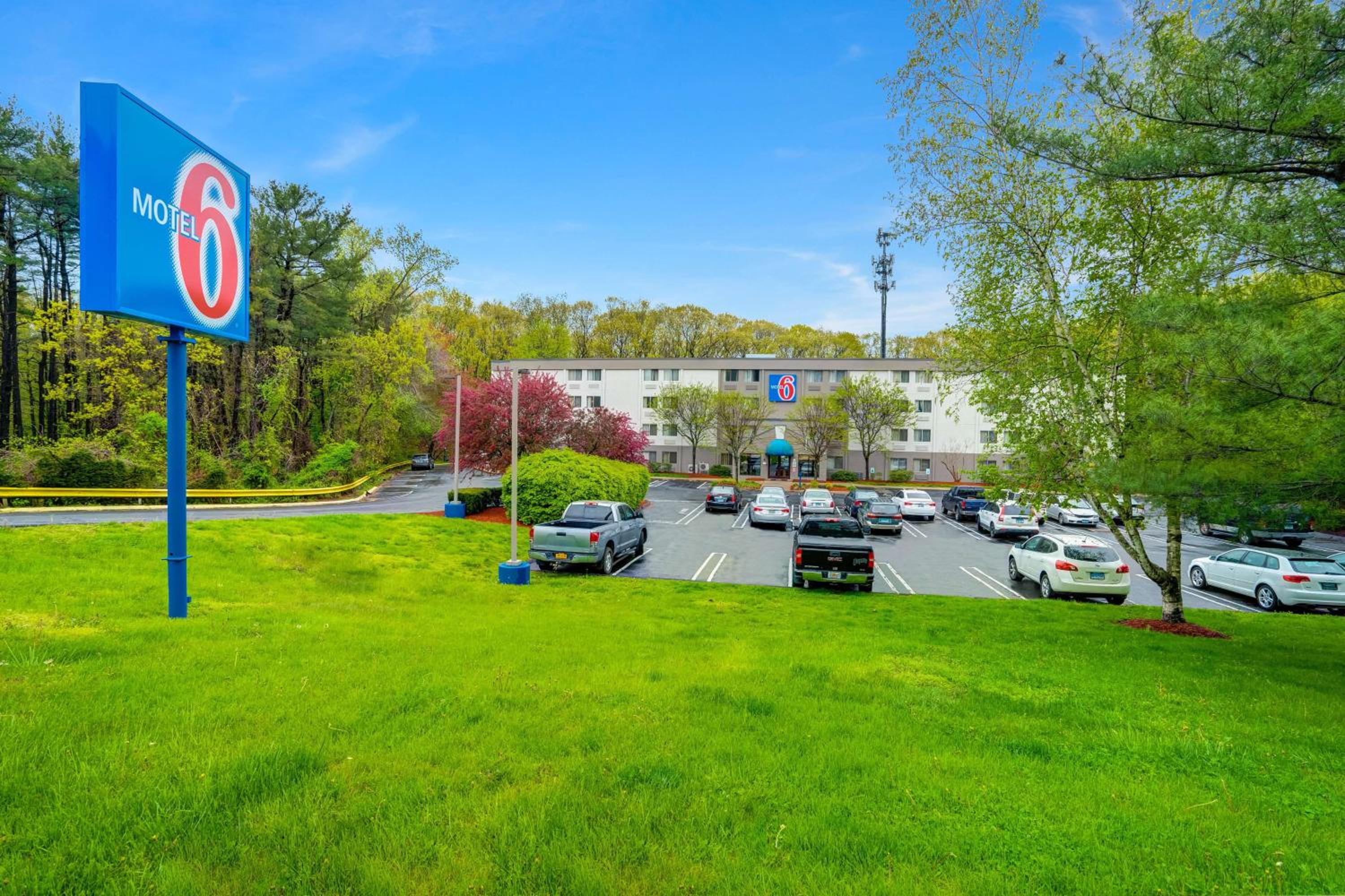 Milford Vacations - Motel 6-Milford, CT - Property Image 46