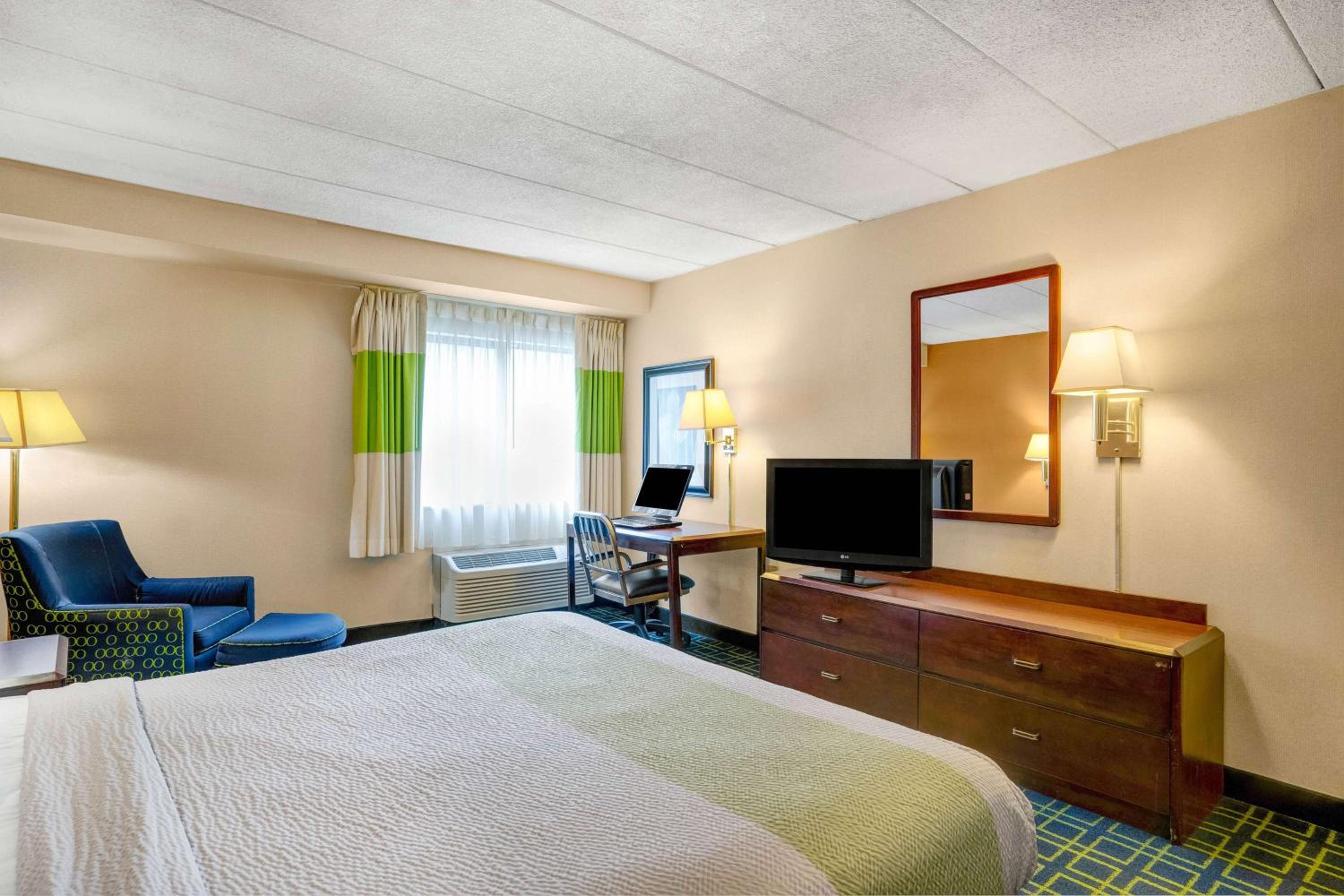 Milford Vacations - Motel 6-Milford, CT - Property Image 4