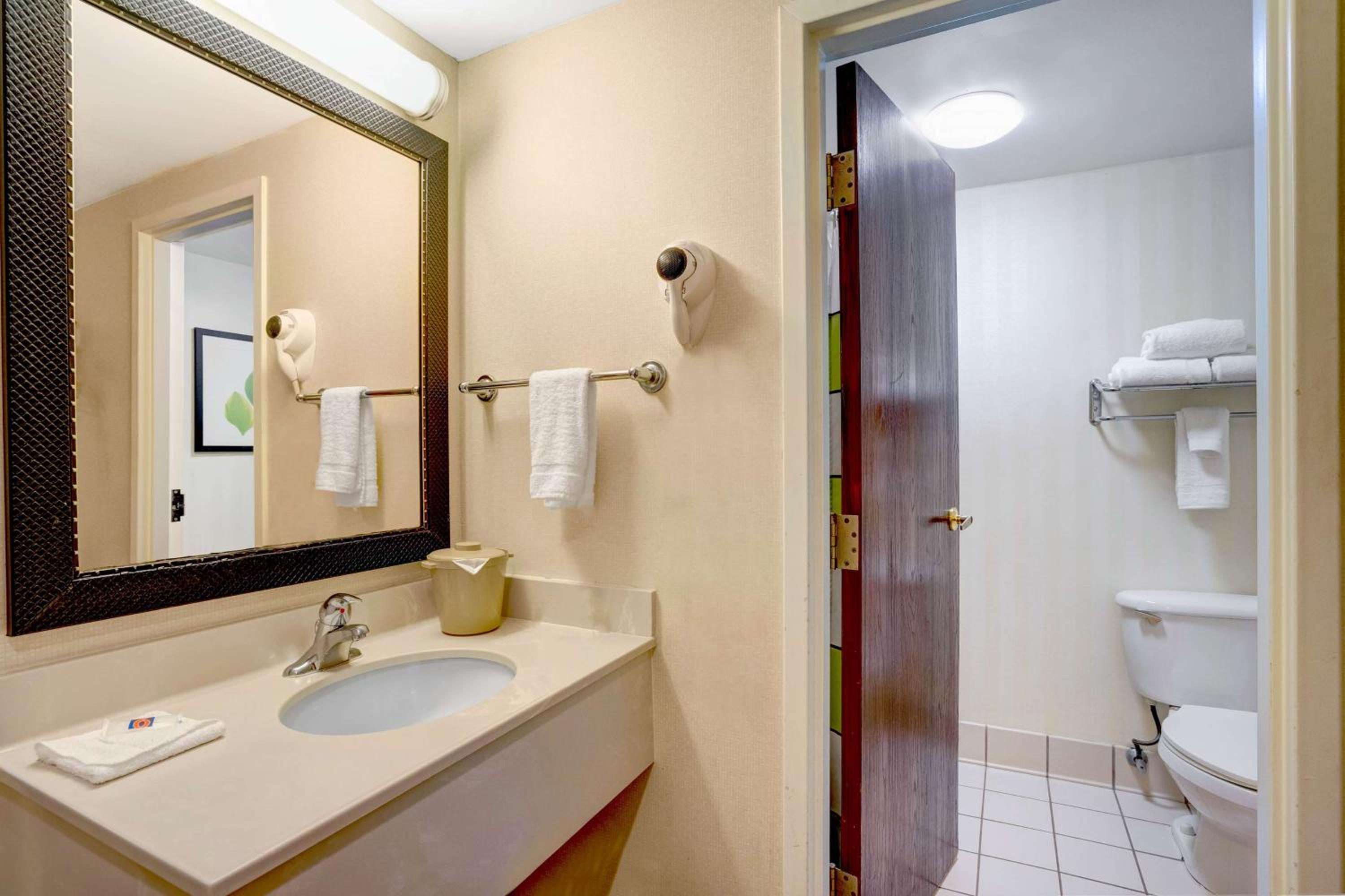 Milford Vacations - Motel 6-Milford, CT - Property Image 40