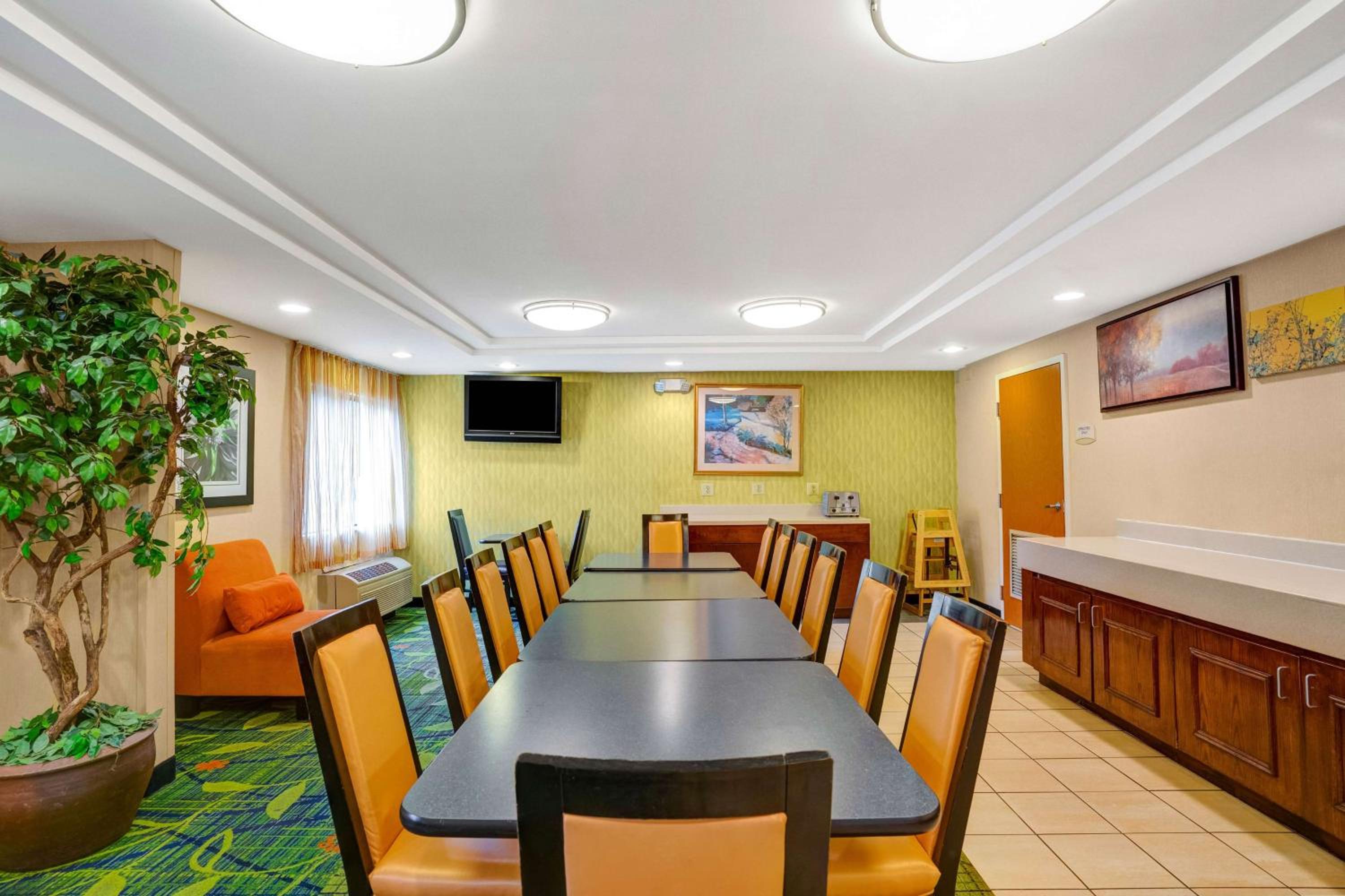 Milford Vacations - Motel 6-Milford, CT - Property Image 37
