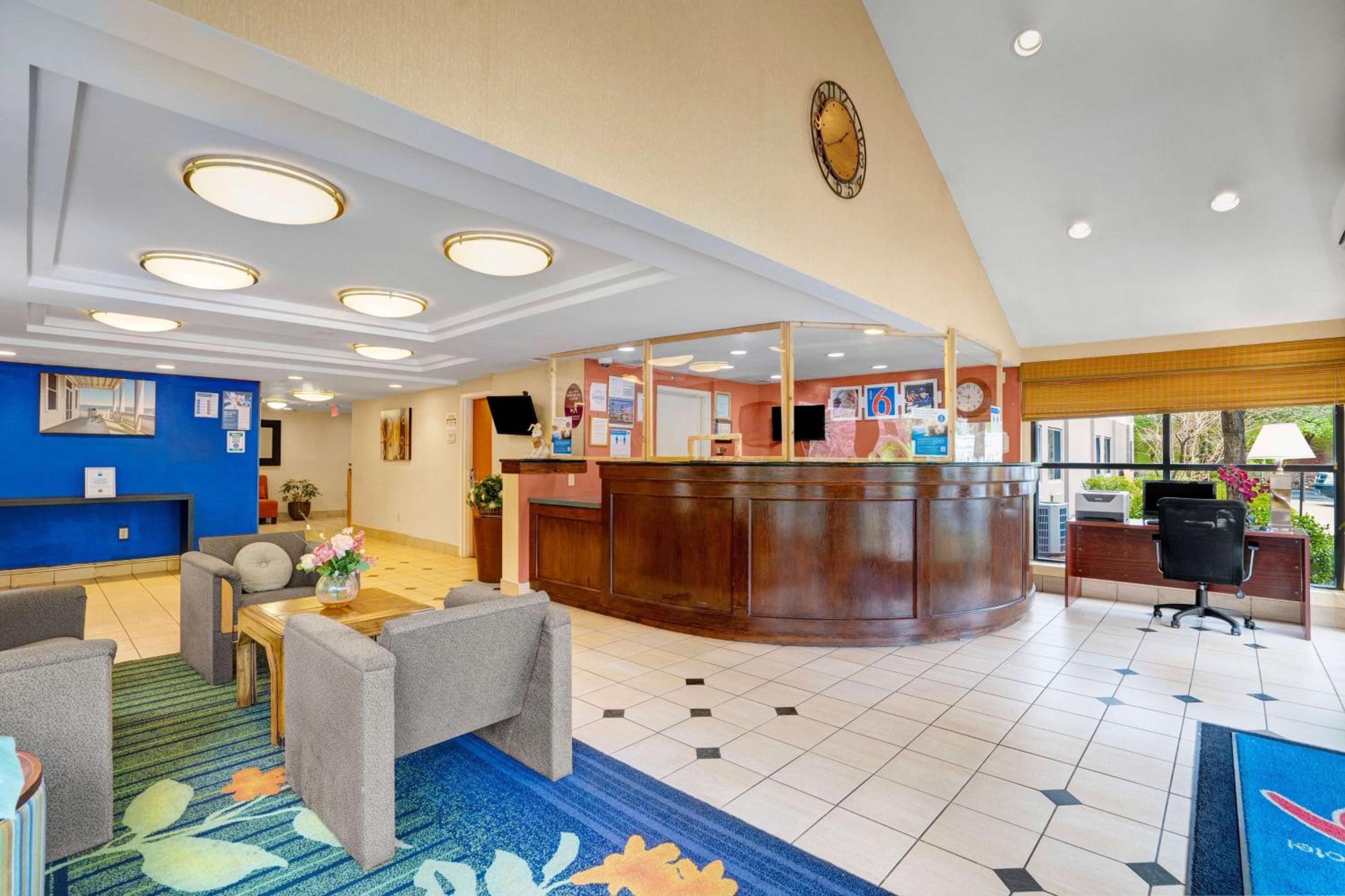 Milford Vacations - Motel 6-Milford, CT - Property Image 42