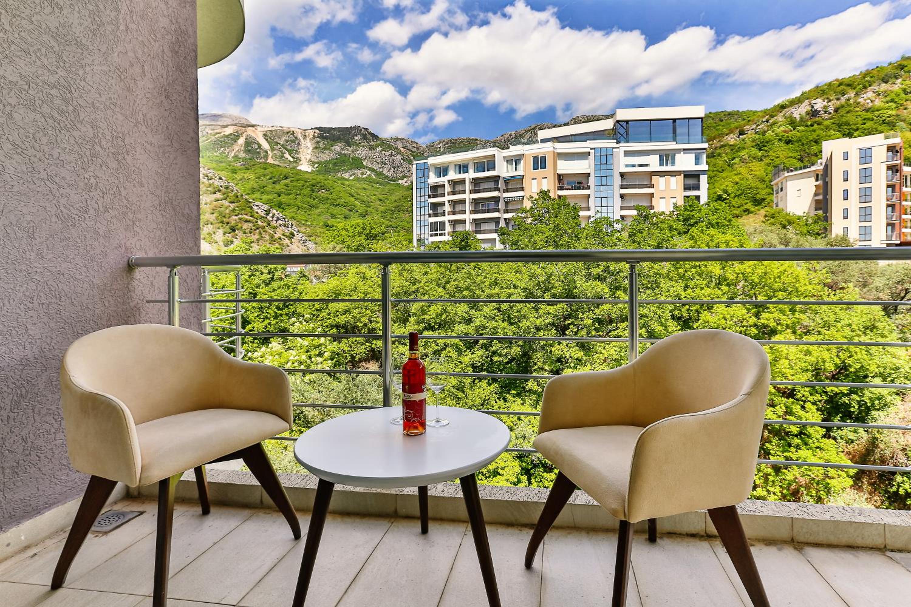 Korda Deluxe apartment view 4