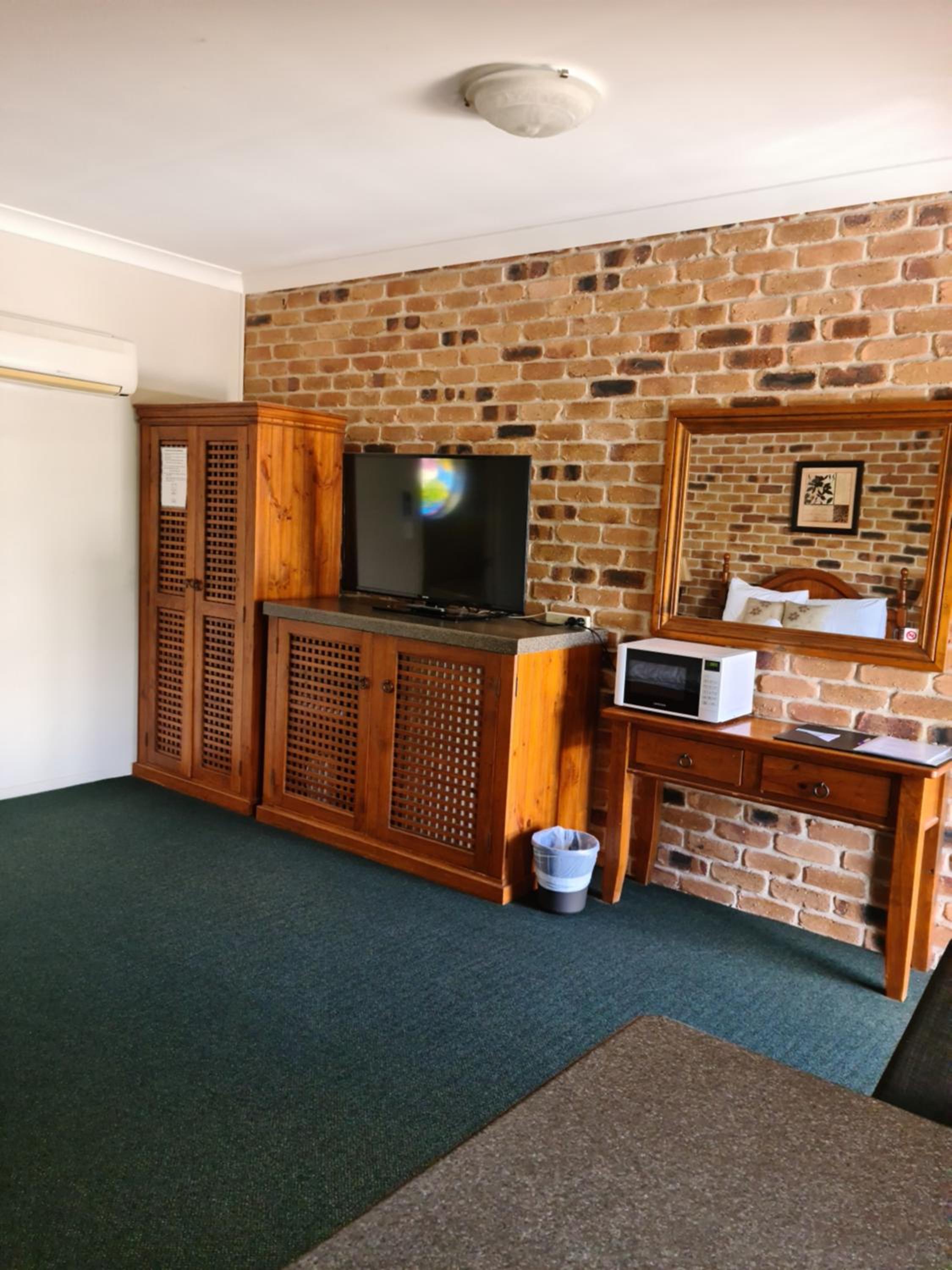 Country Gardens Motor Inn