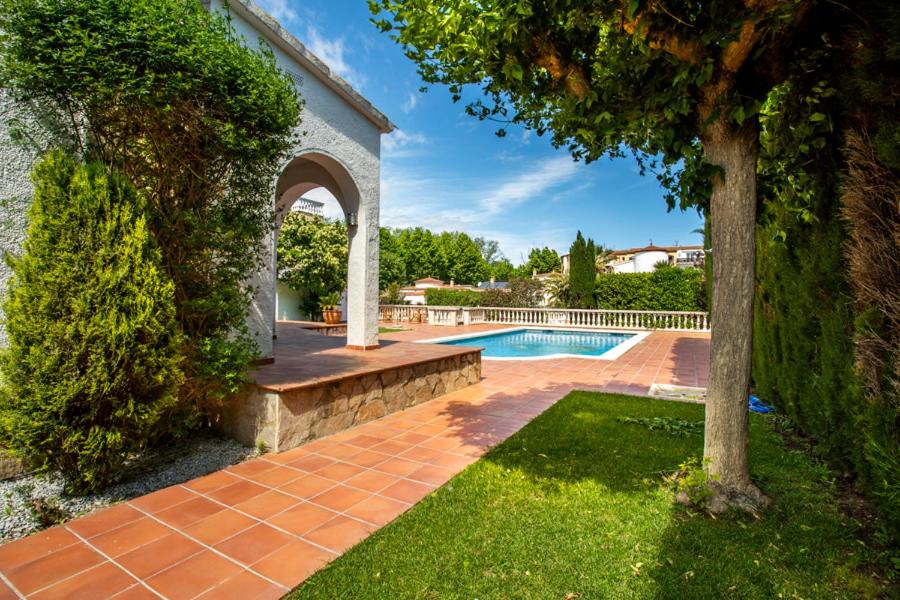 2005 Villa Freser al canal para 6 personas by homeselectspain view 3