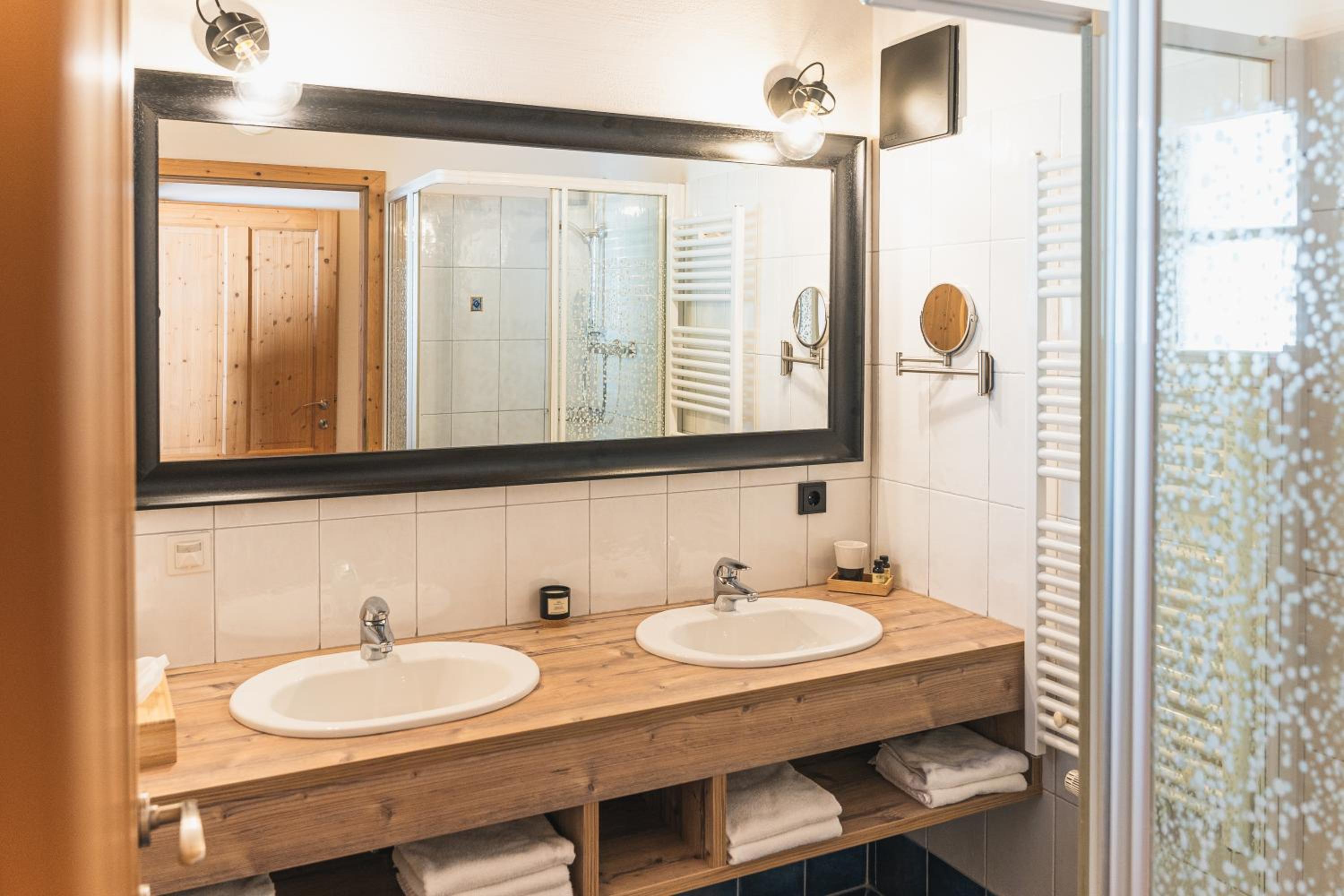 Dorfchalets & Apartments - in Kaprun centre including FREE entry Tauern Spa and Summer Card