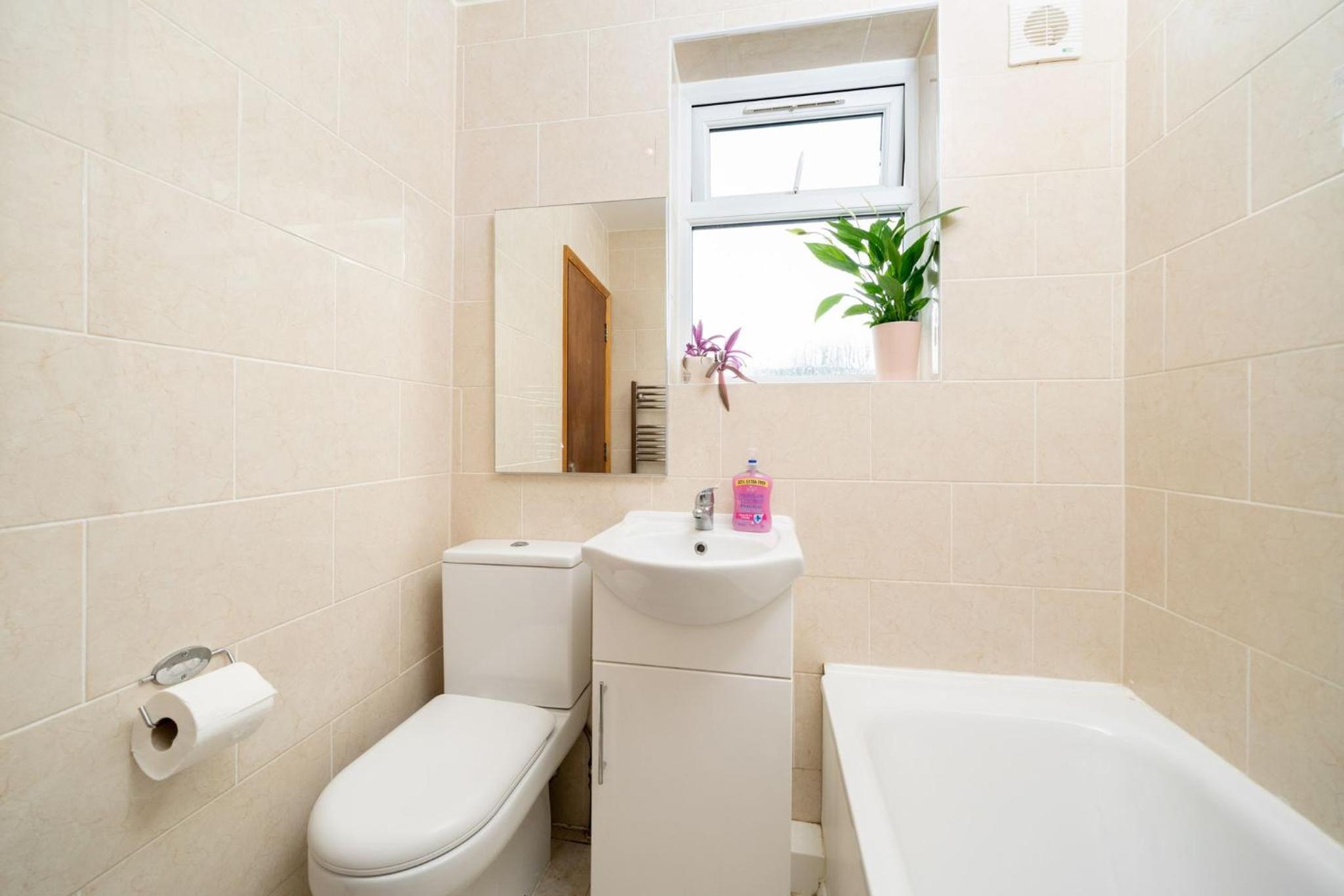 Economy Double Room G2 (Sandycroft Guest House)