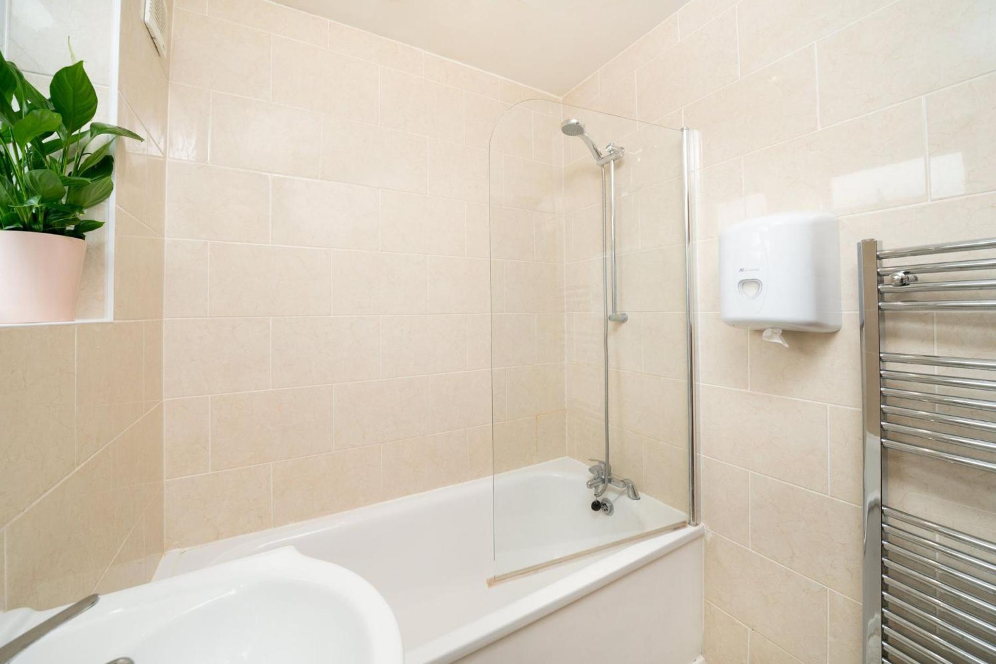 Economy Double Room G2 (Sandycroft Guest House)