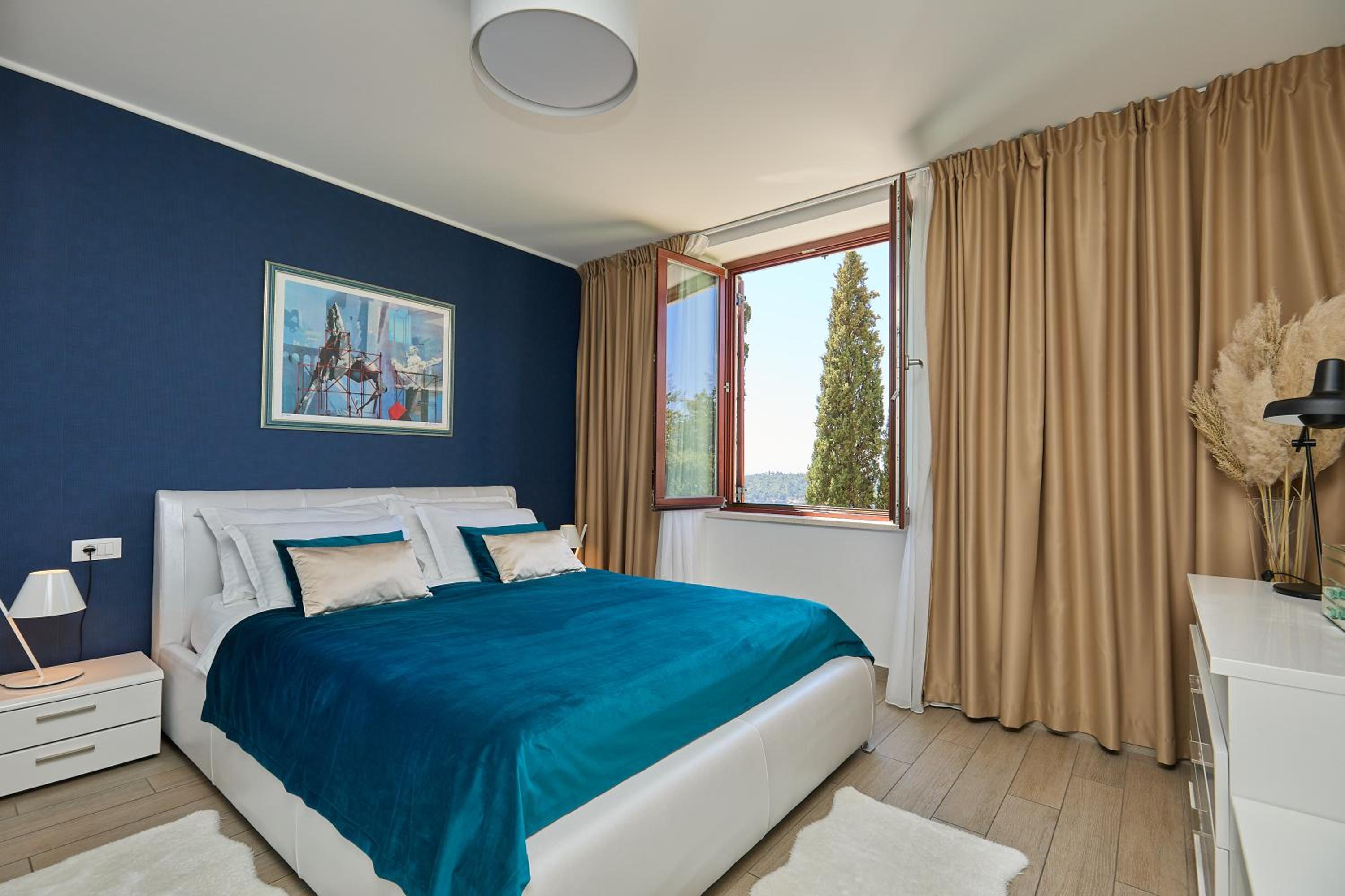 Villa King