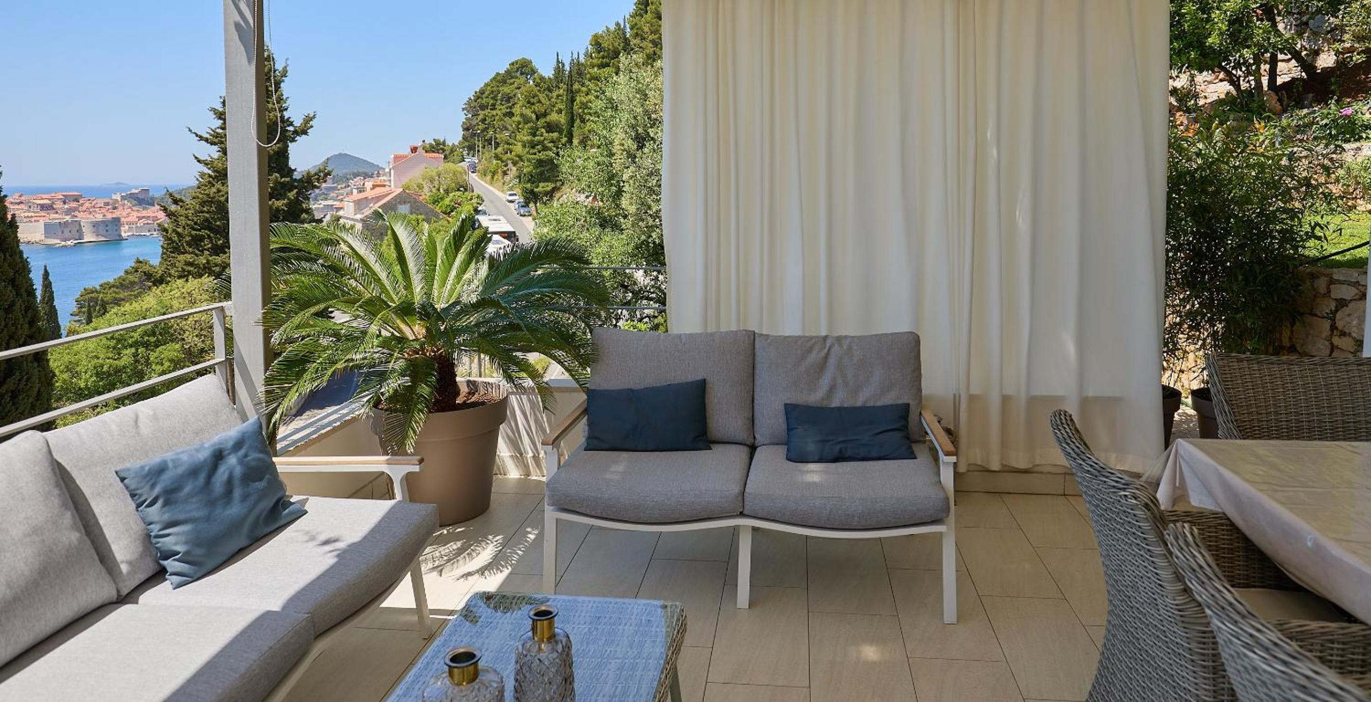 Villa King