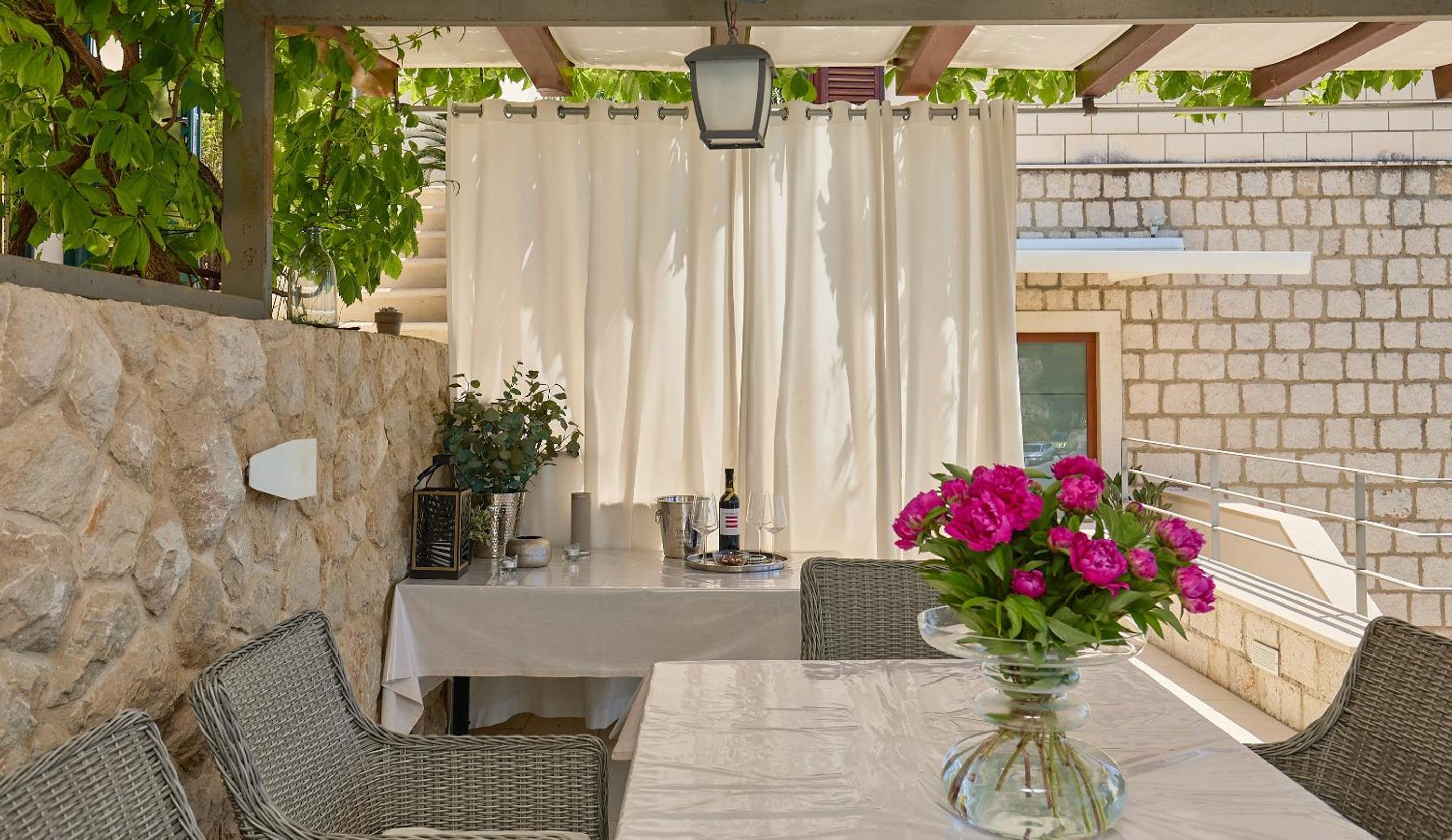 Villa King