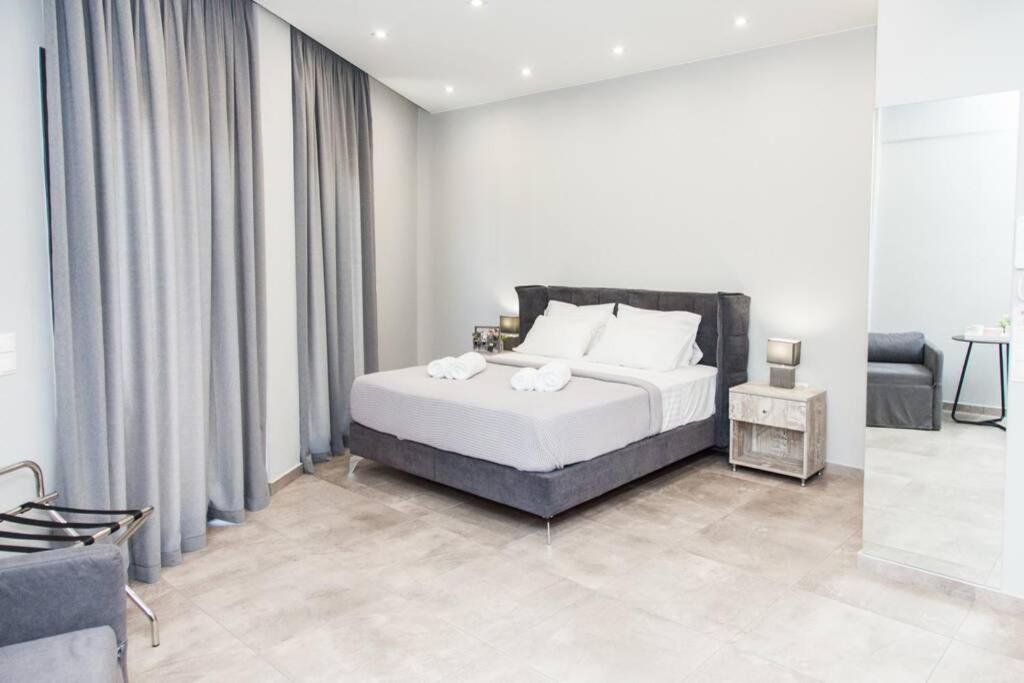 B Spacious Cornered Brand new Studio Apartment B photo 5