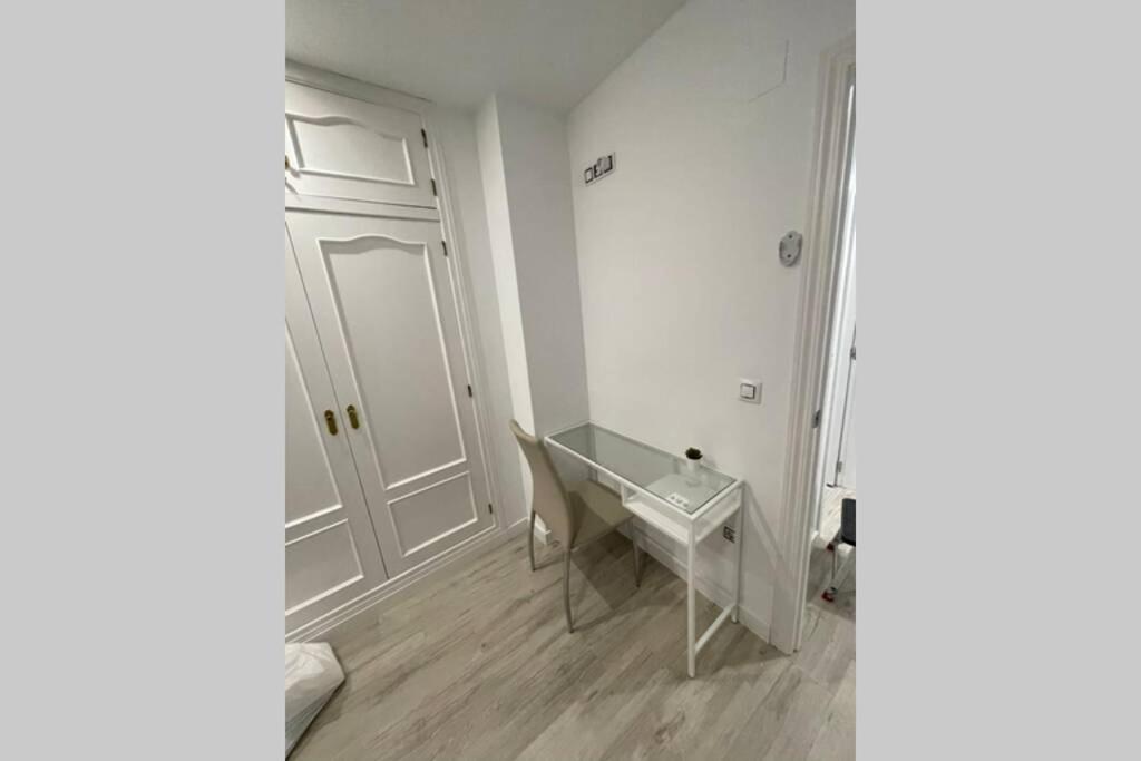Escondite Real - Royal Hideaway - Vivienda con Fines Turísticos Hospital de San Miguel view 4