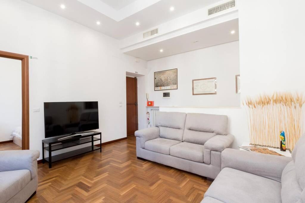 Popolo Elegant Two Bedroom Apartment
