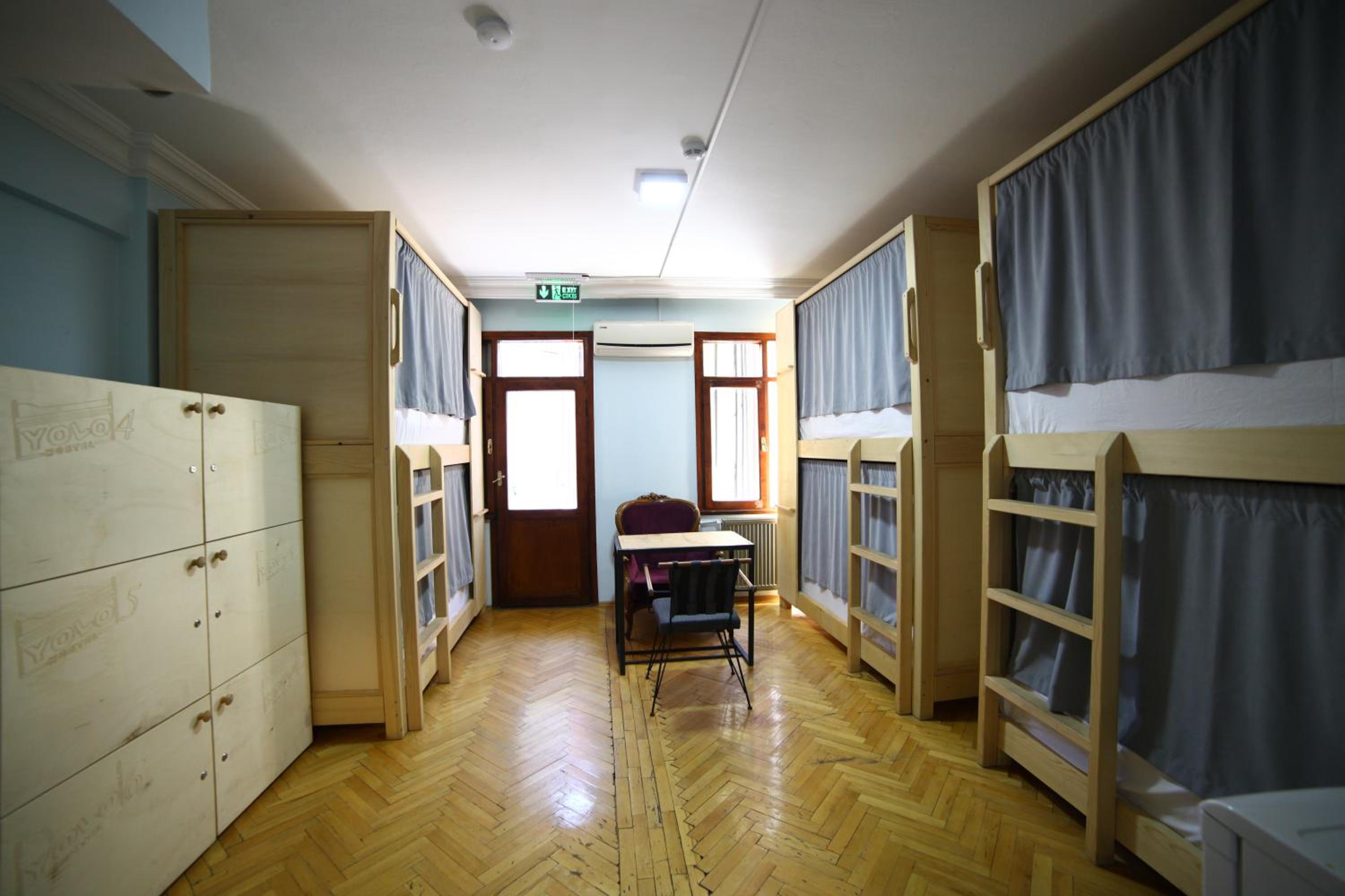 YOLO Hostel