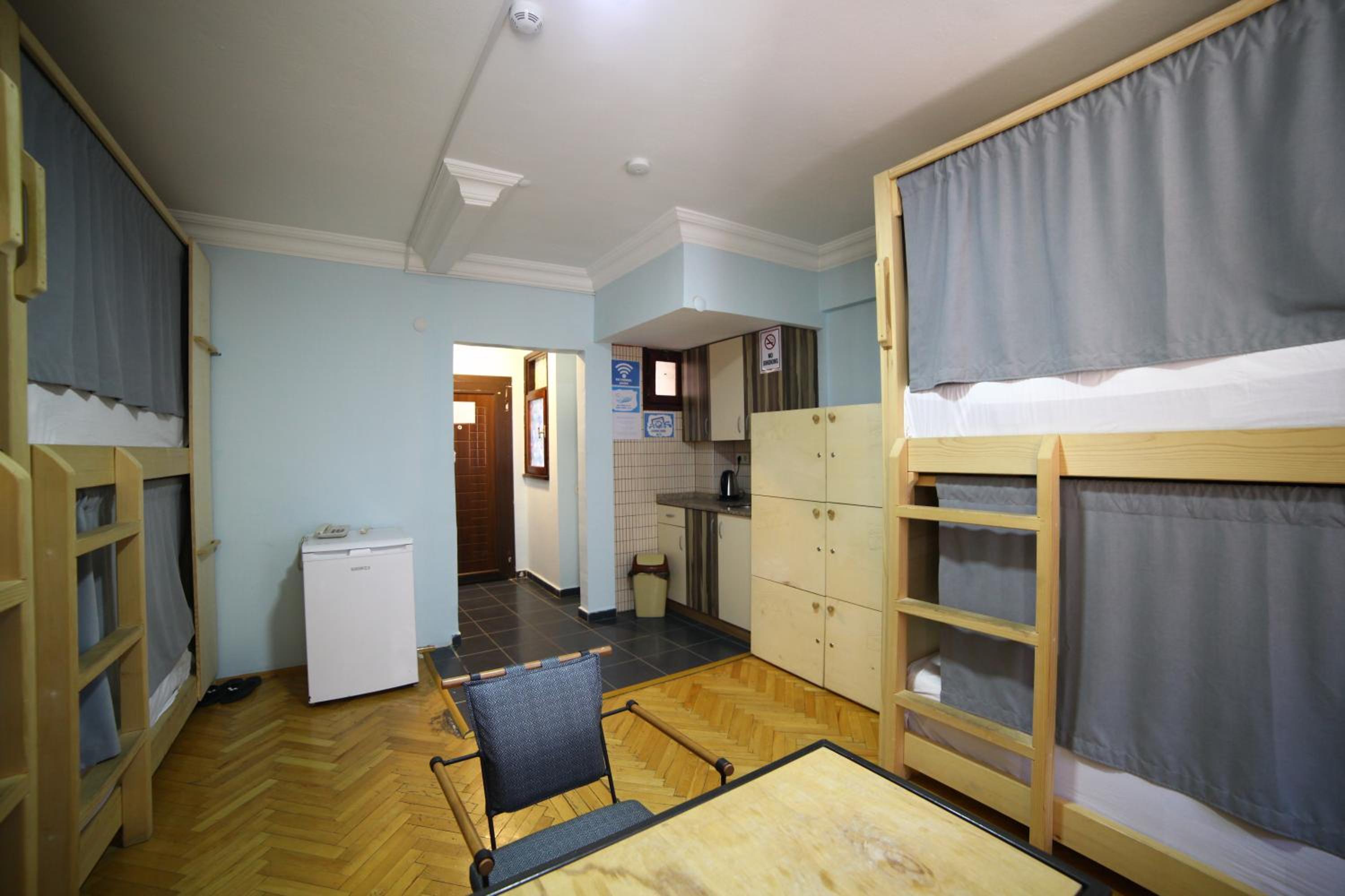YOLO Hostel