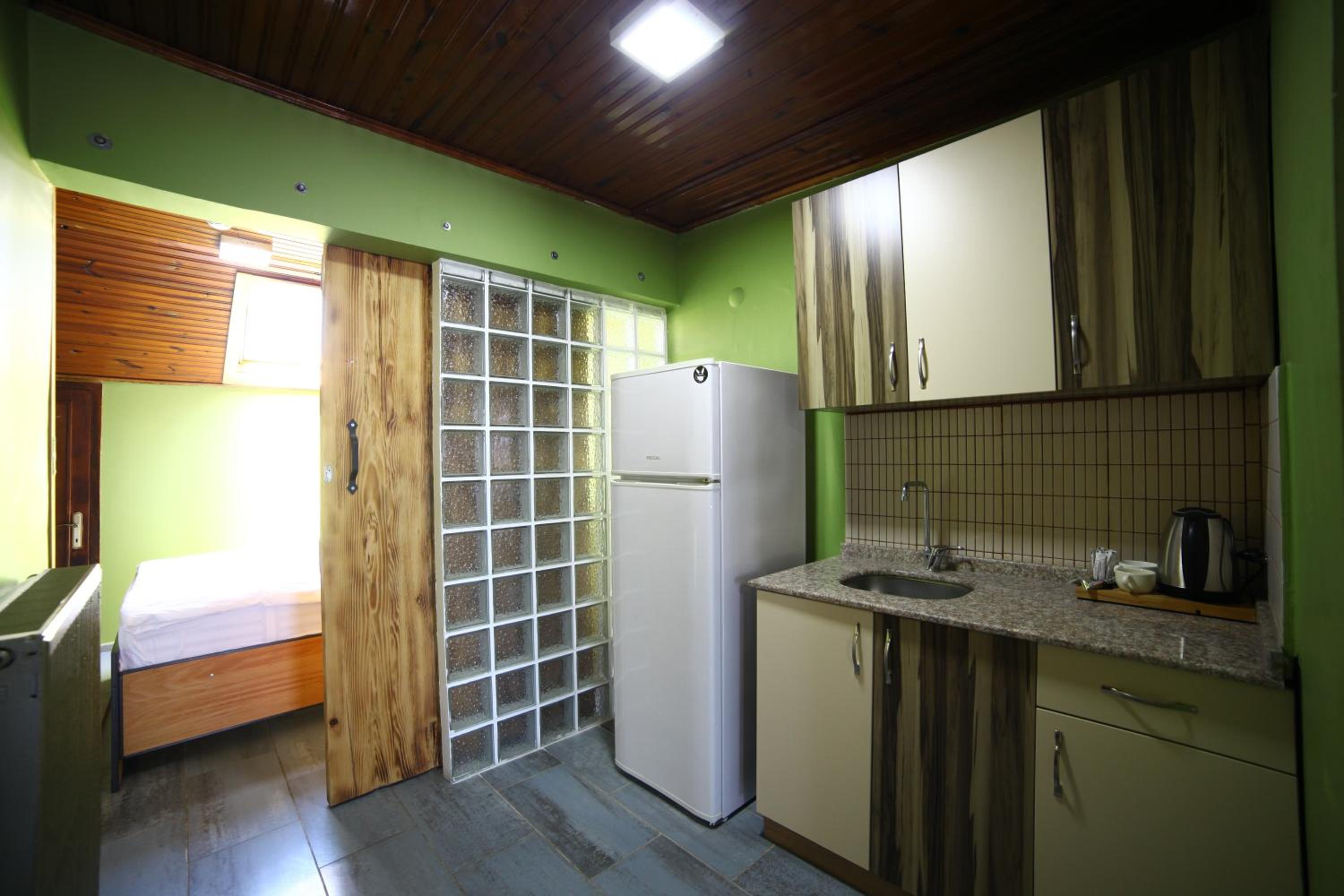 YOLO Hostel