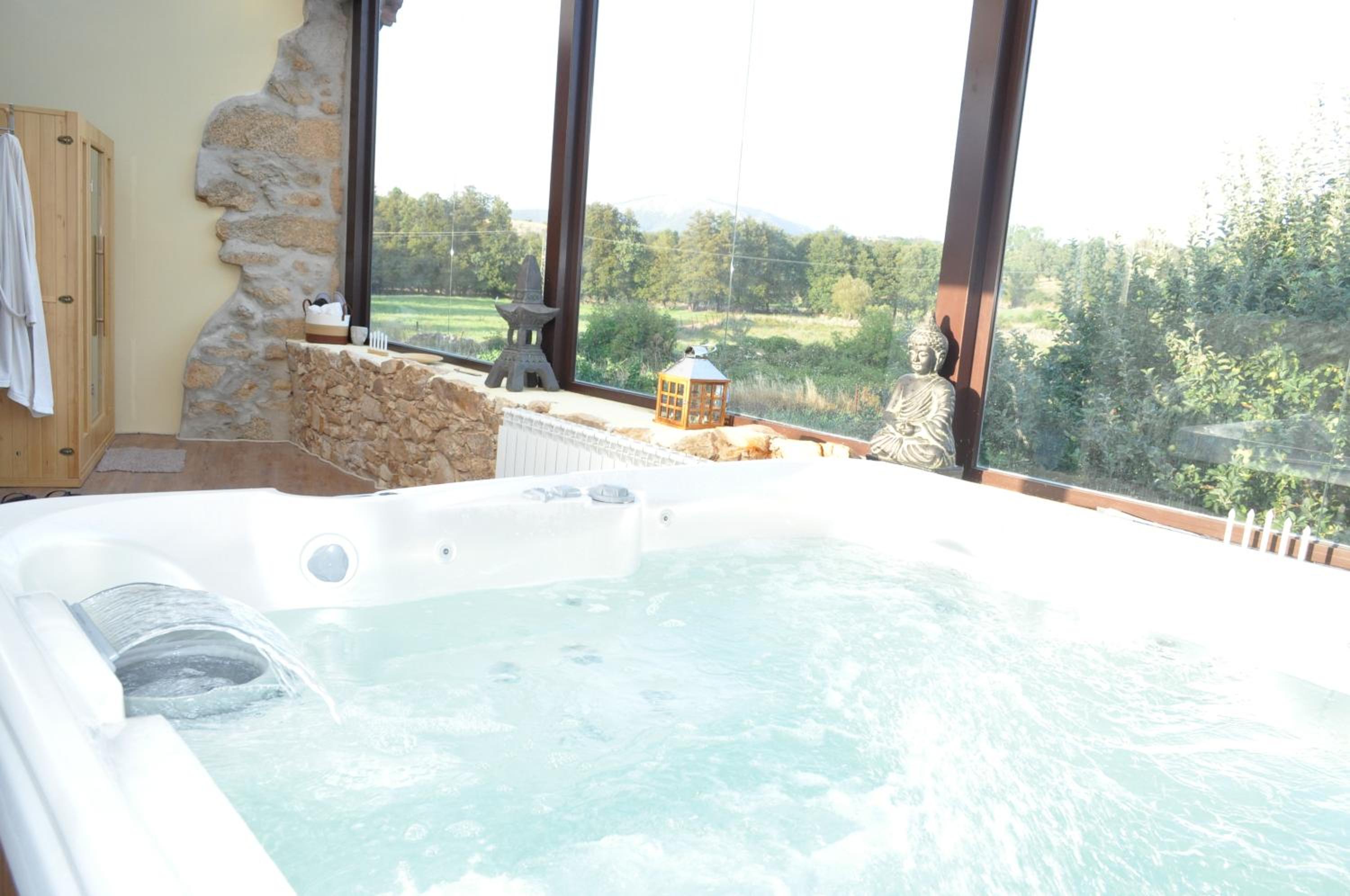 El Rincón Secreto de Gredos especializada en celiaquía y diabetes y jacuzzi view 4