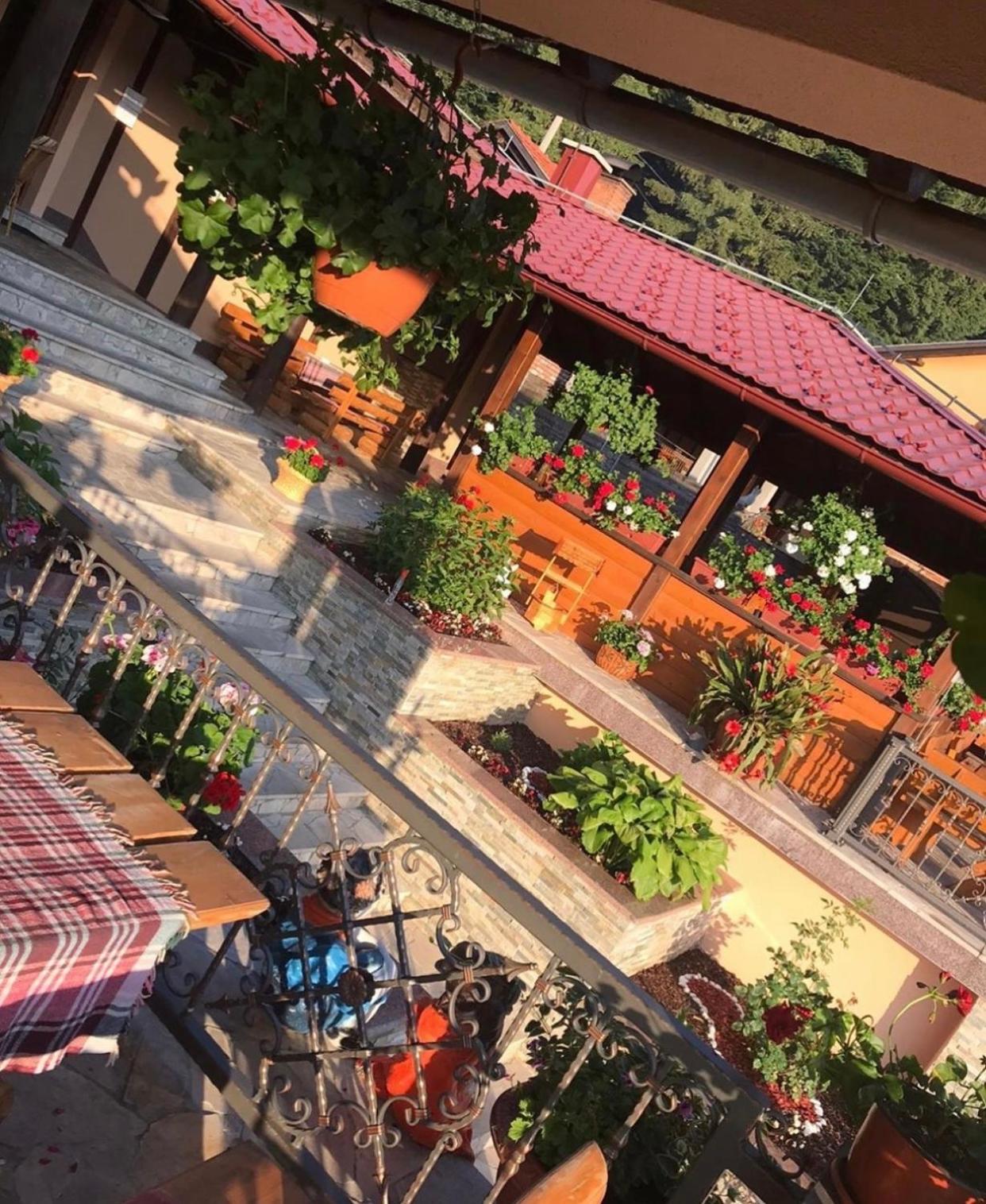 Restoran sa sobama za iznajmljivanje MALI RAJ