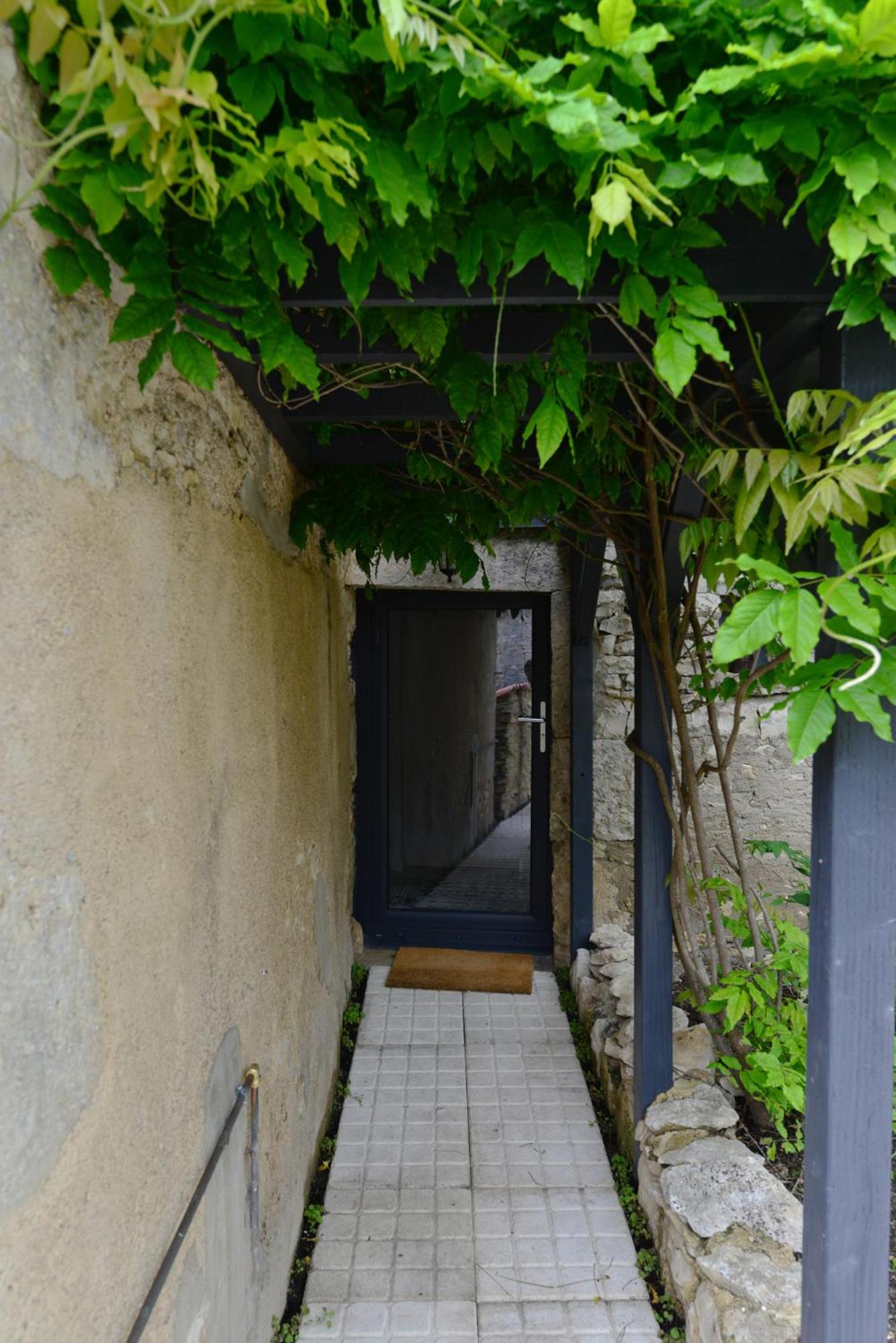 Chez Pique-Fesse Chambre d'hote view 2