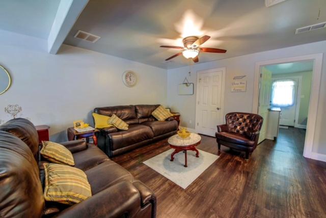Brighton Bungalow Historic Town Square Charm Near Memphis Sleeps 6 view 2