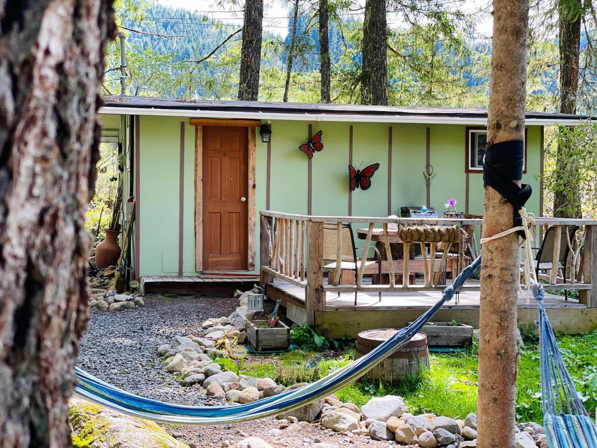 Mt Rainier Little Green Cabin On Big Creek! view 3