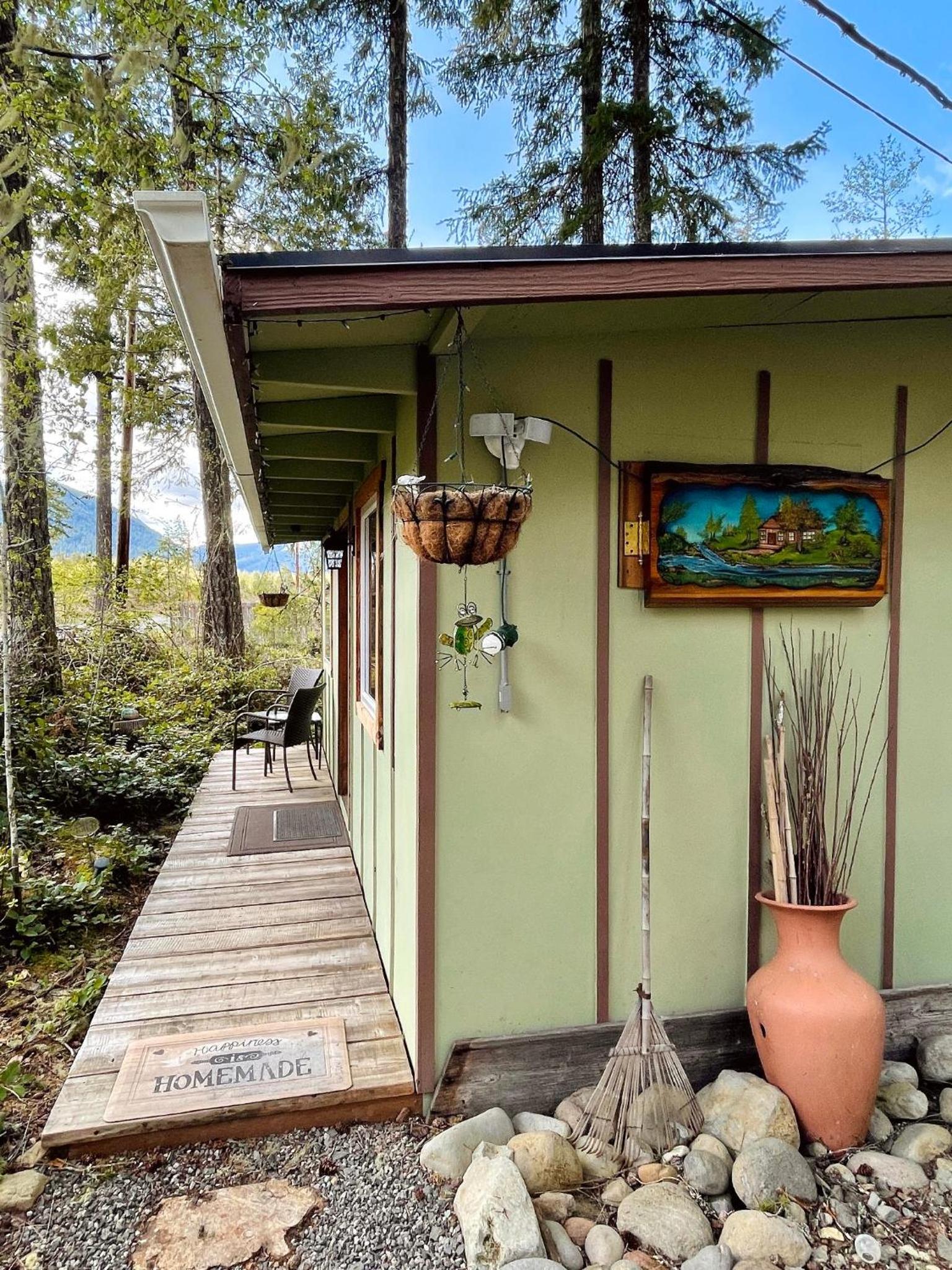 Mt Rainier Little Green Cabin On Big Creek! view 4