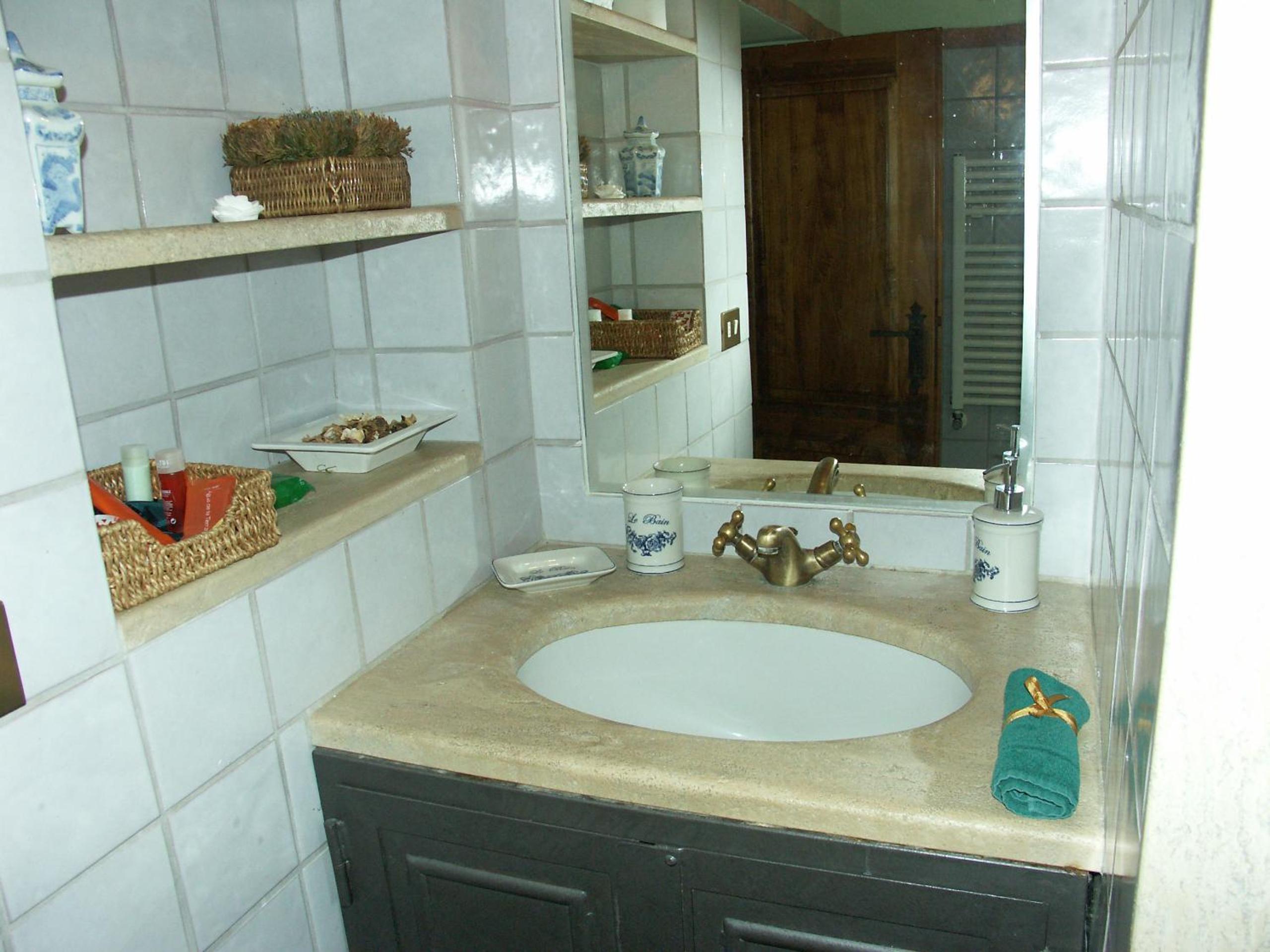 Photo 33