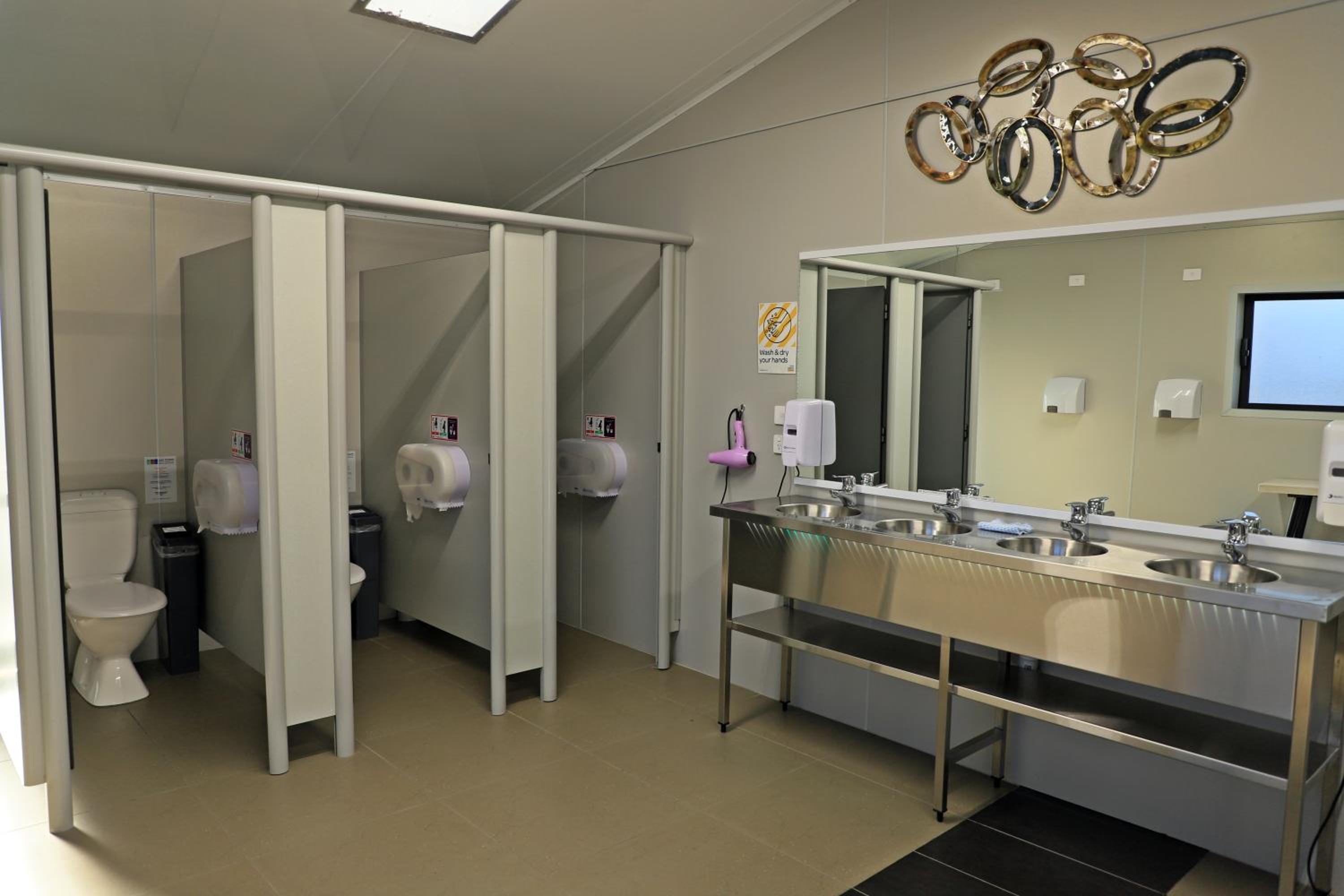 Lakes Edge Holiday Park 9