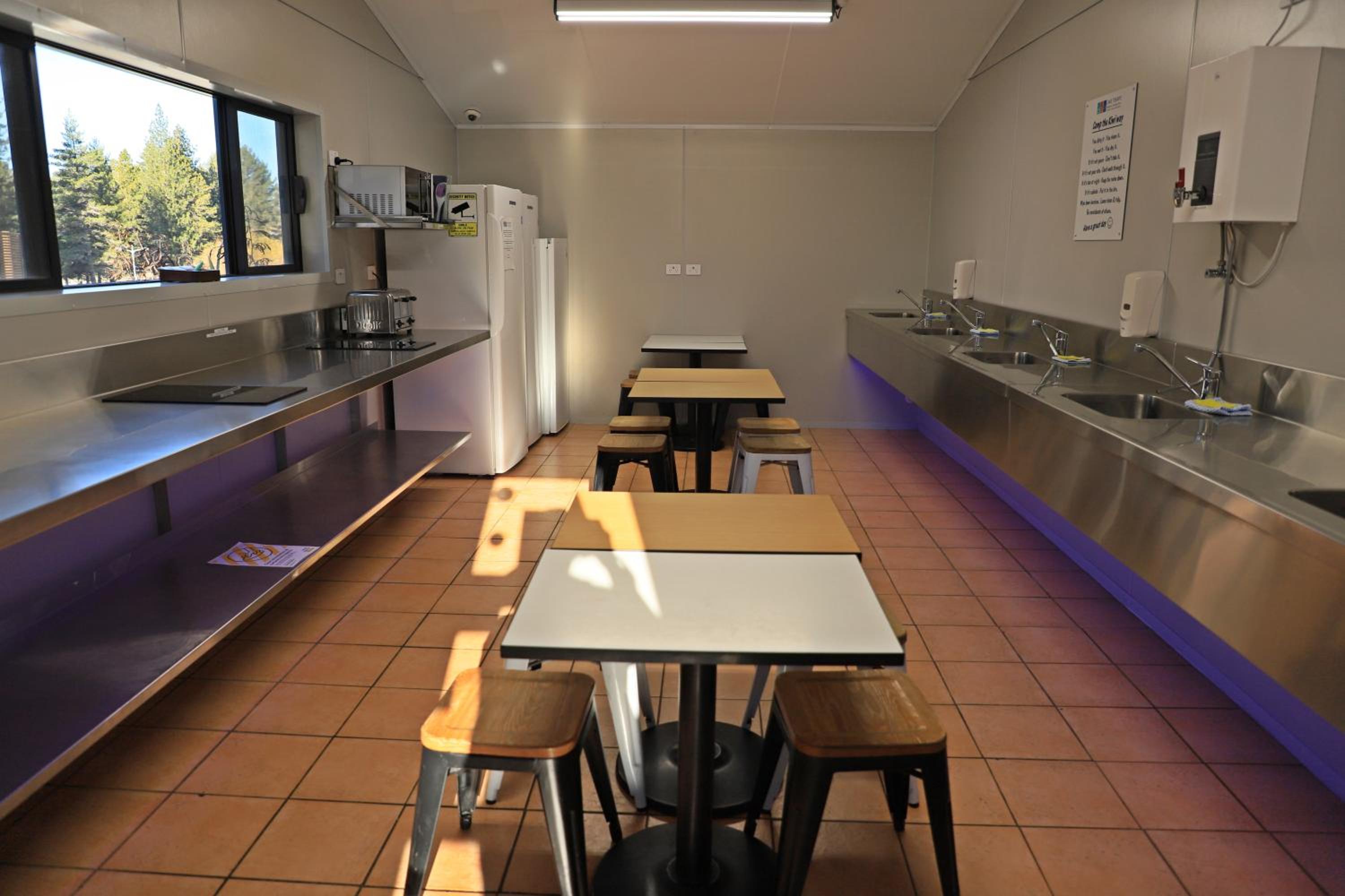 Lakes Edge Holiday Park 8