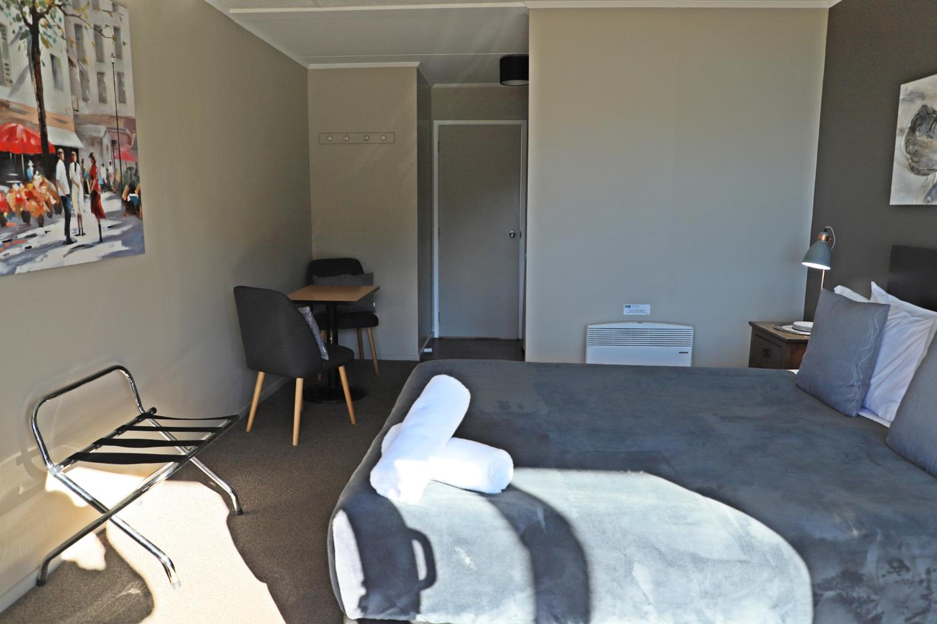 Lakes Edge Holiday Park 17