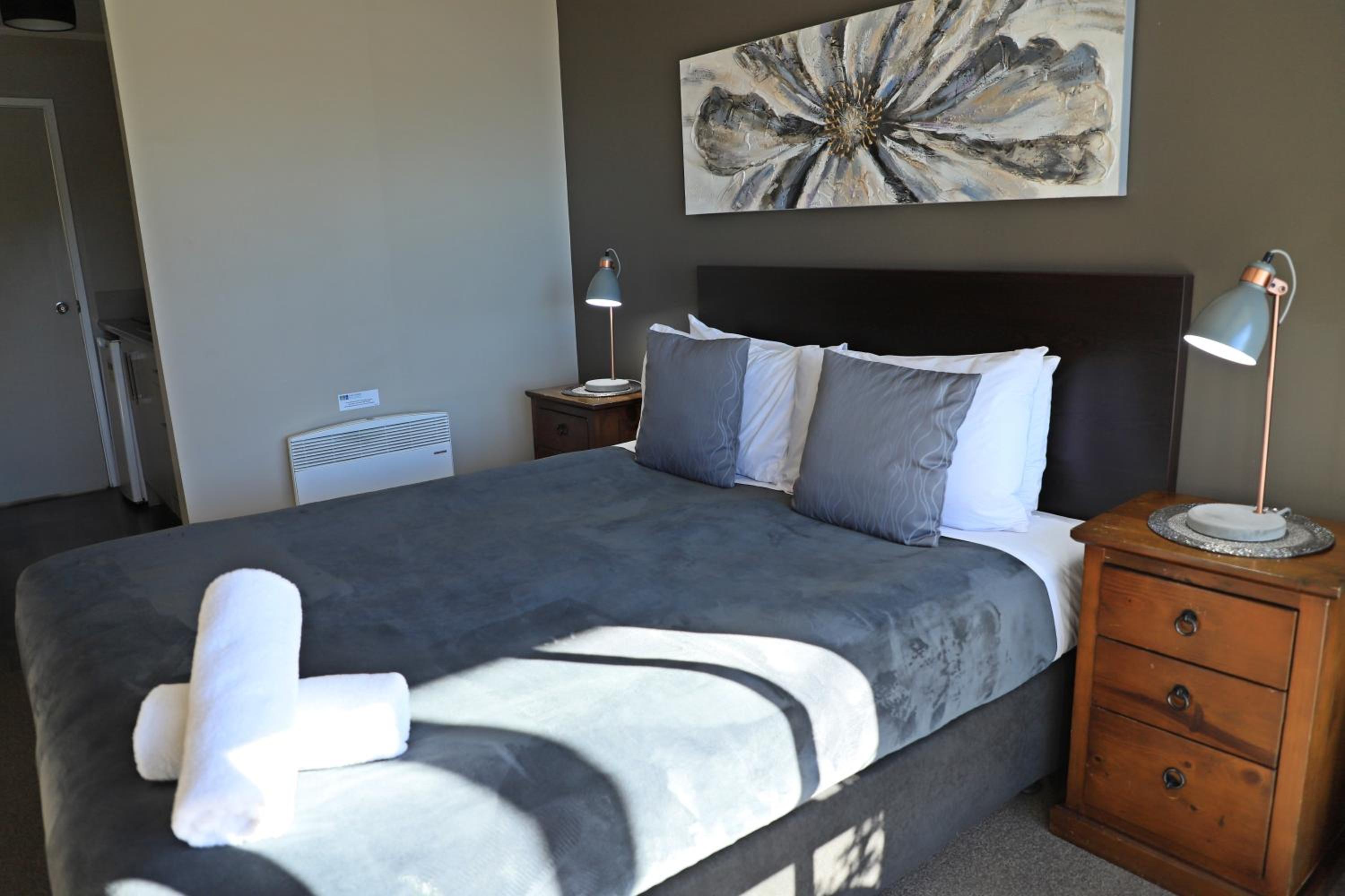 Lakes Edge Holiday Park 16