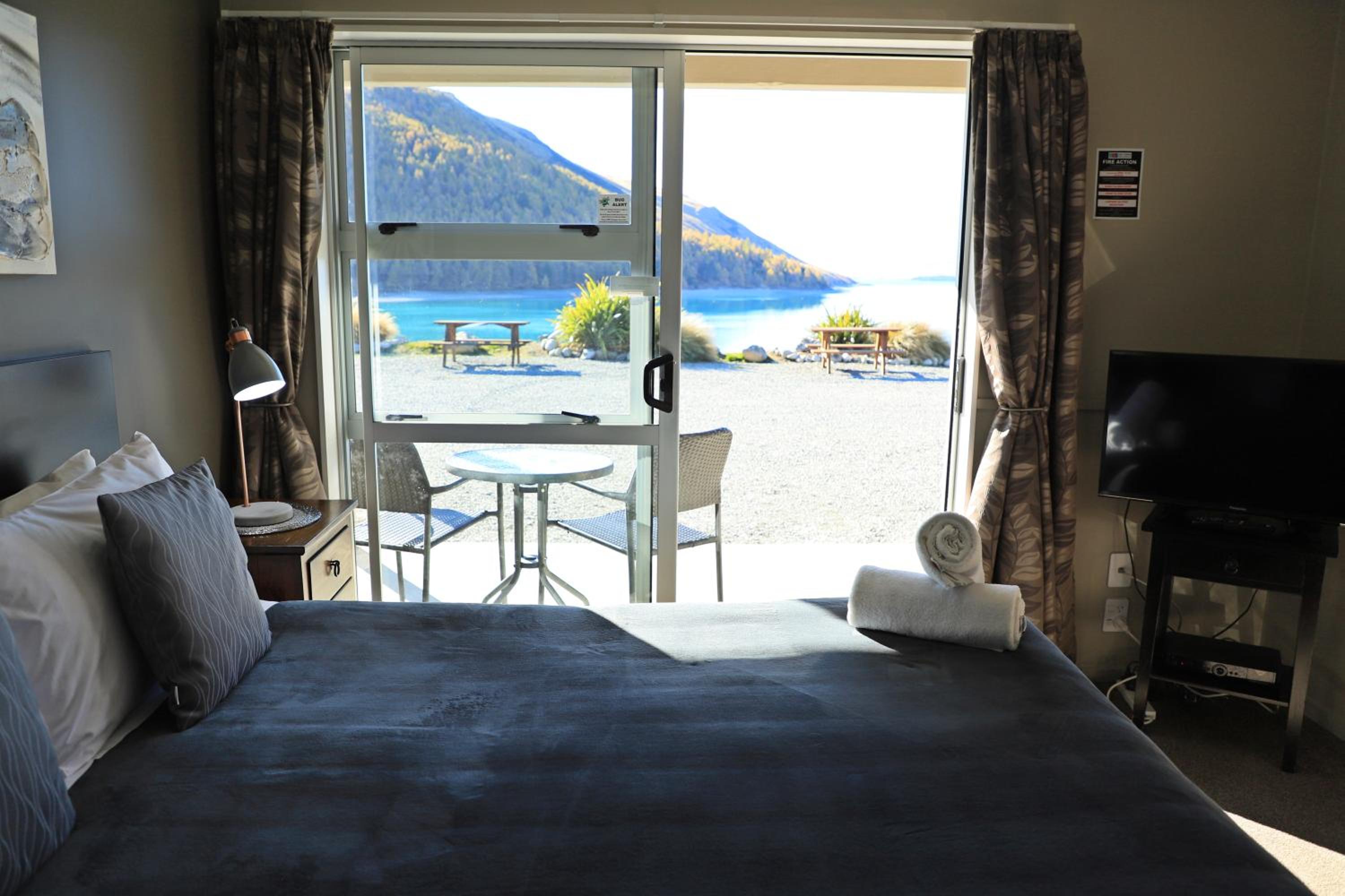 Lakes Edge Holiday Park 15