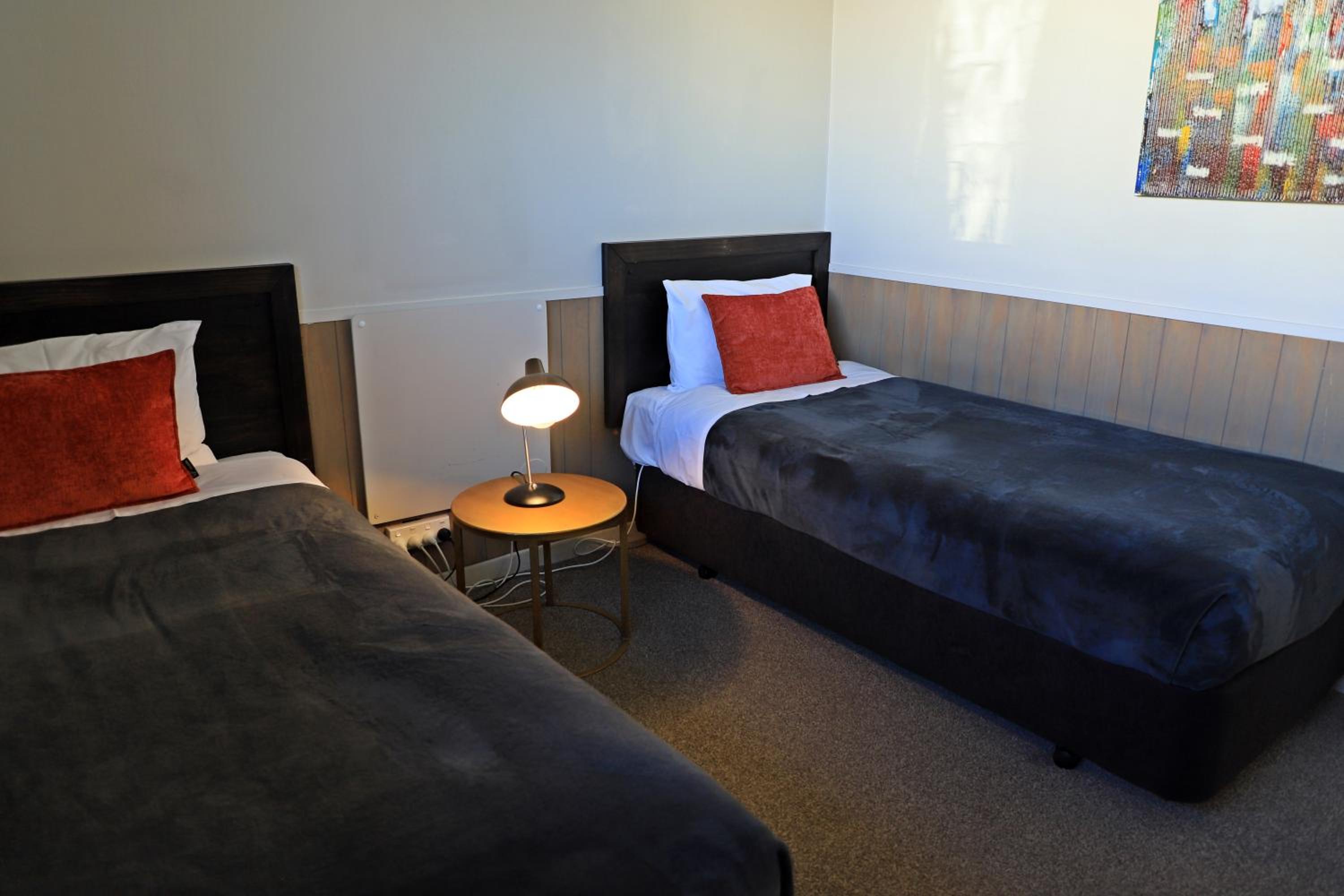 Lakes Edge Holiday Park 18