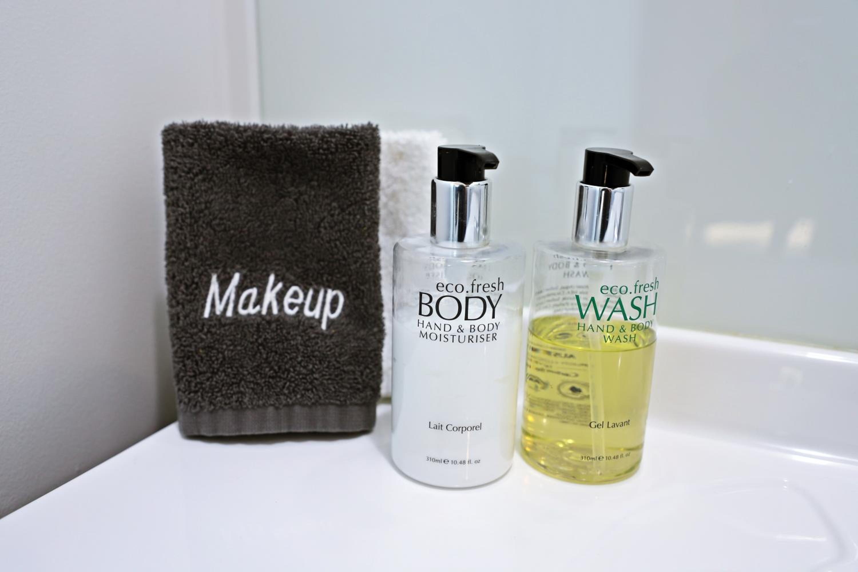 Lakes Edge Holiday Park 20