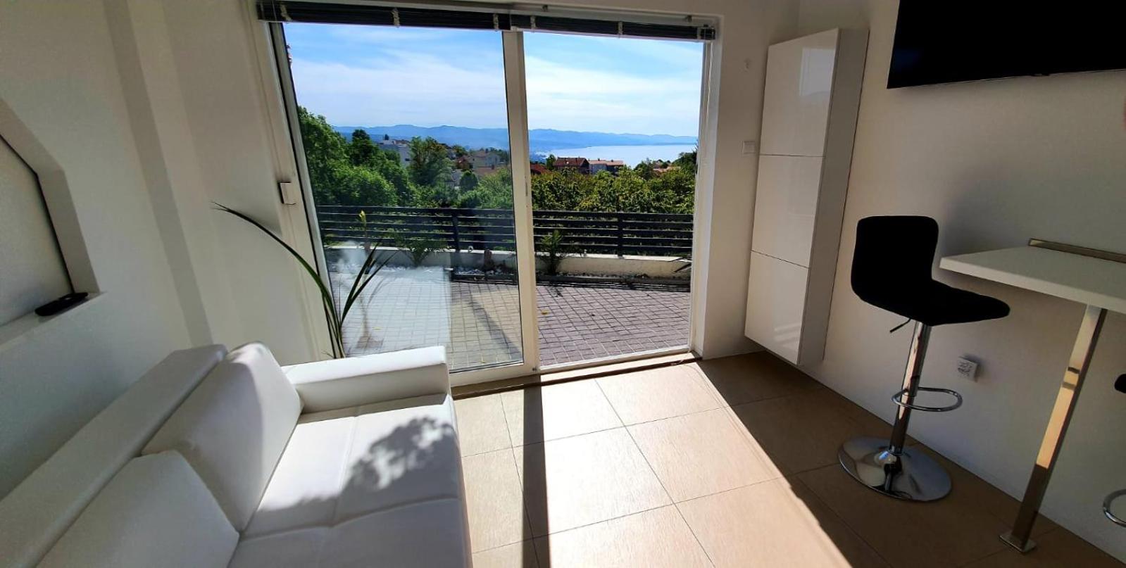 Penthouse Jacuzzi & Pool Luxury Apartments