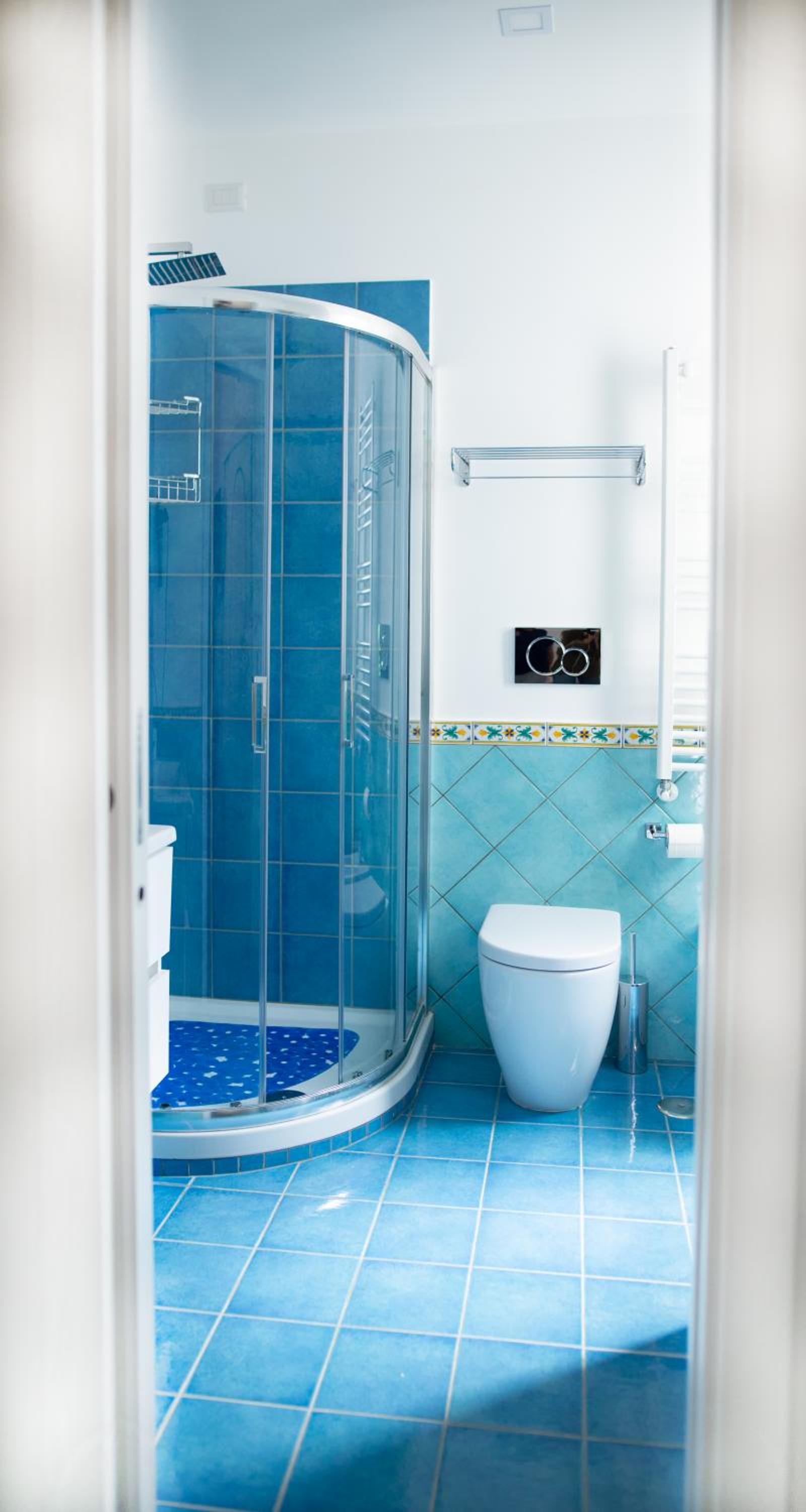 Levante - charming apartment with sea-view terrace, fits up to 7 guests photo 5