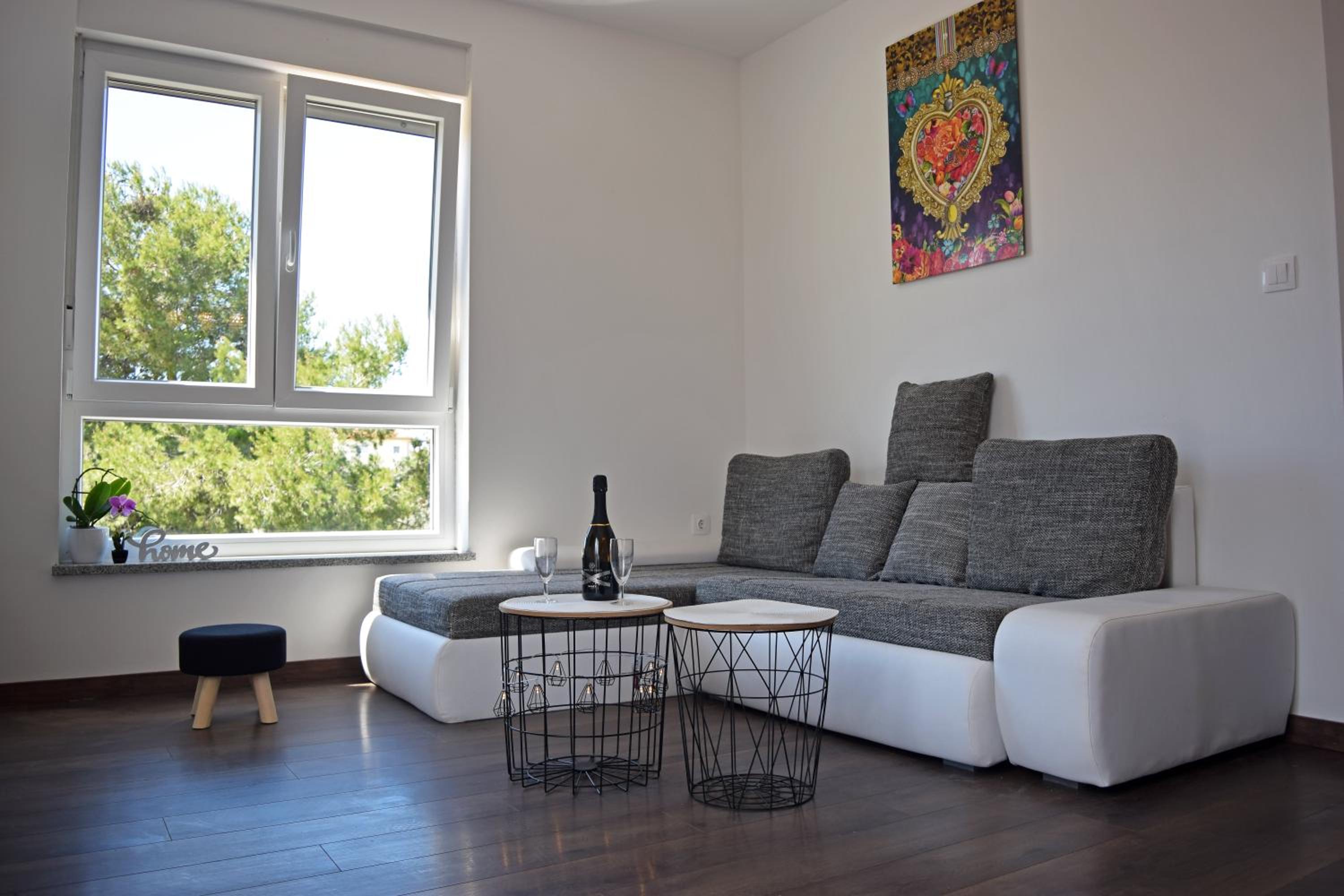 Apartment SUMMER BREEZE view 2