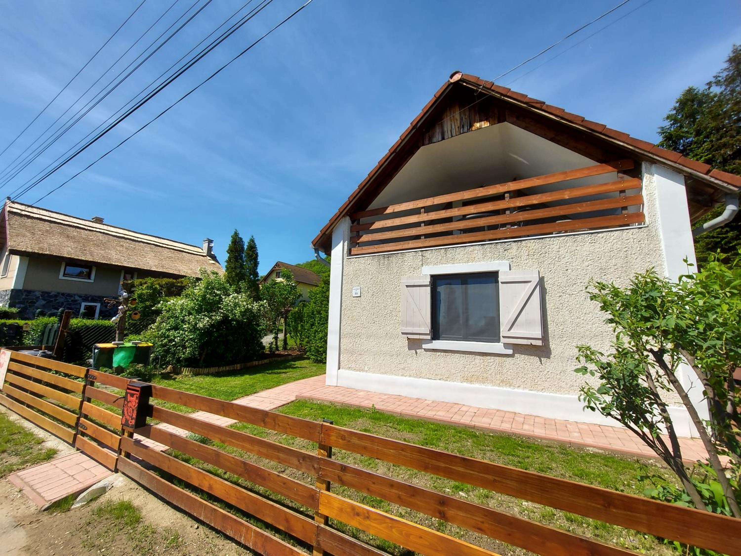 Kilátás a tóra Apartman view 3