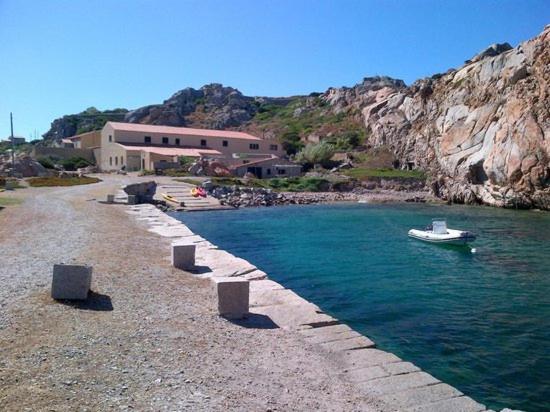 Cava Francese - La Maddalena - La casa dello scalpellino photo 4
