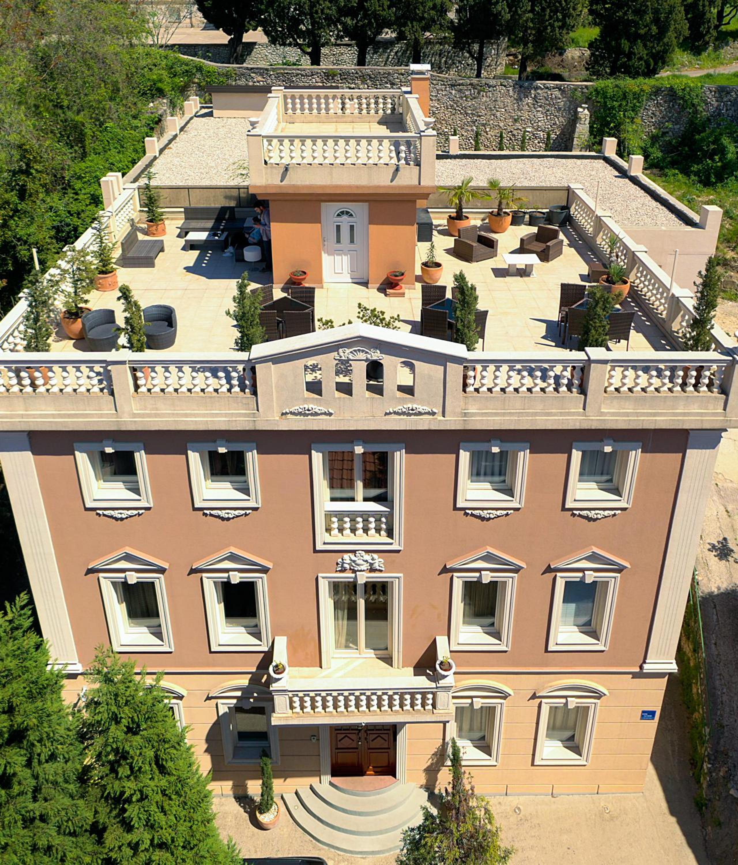 Shangri La Mansion